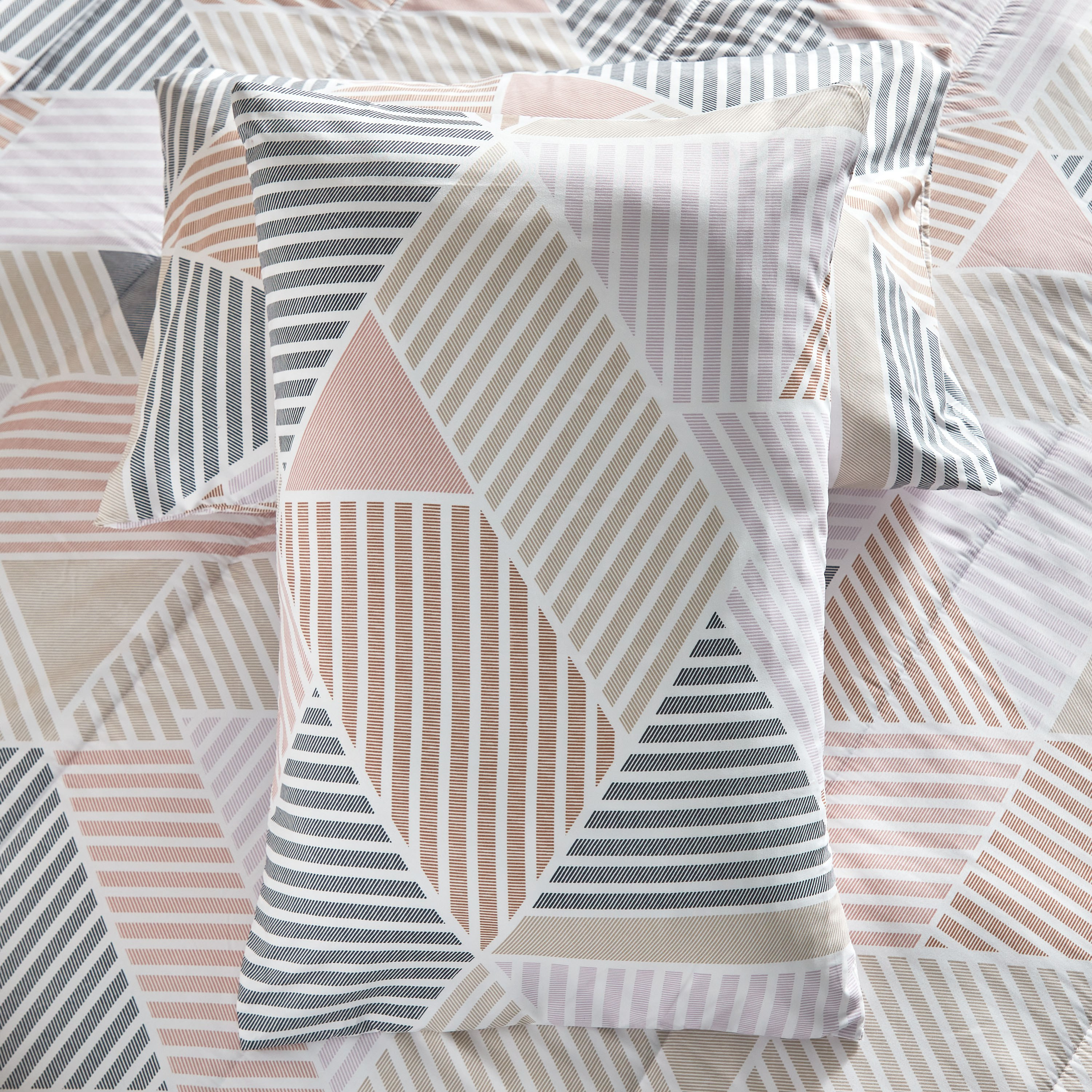طقم لحاف كينج ألياف دقيقة بطبعات 3 قطع من أتلانتا - 220x240 سم-hbxhomeware-hbxdecorandfurnishings-image-7