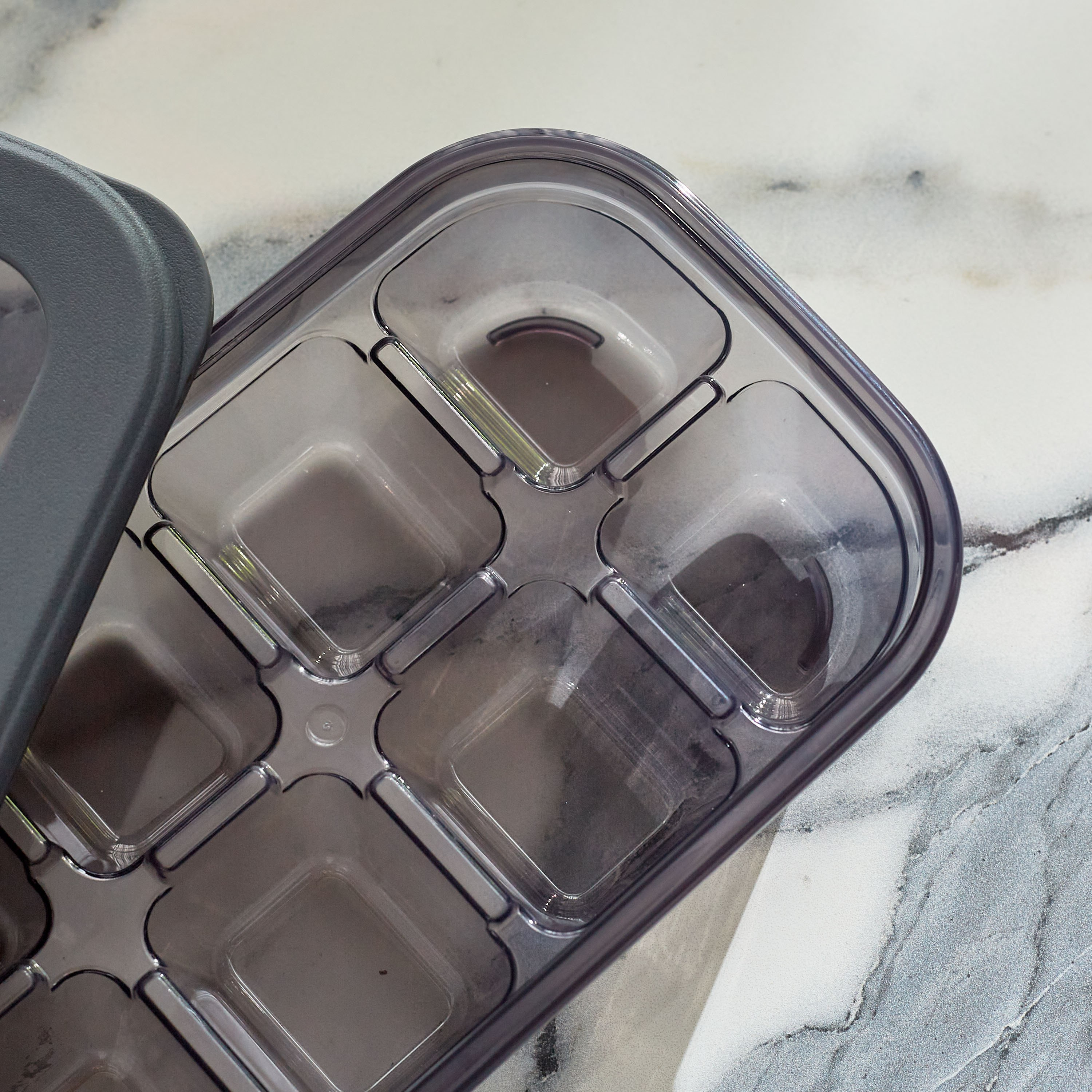 Foly Life Ice Tray with Cover-hbxkitchen-kitchenware-kitchenaccessories-image-3