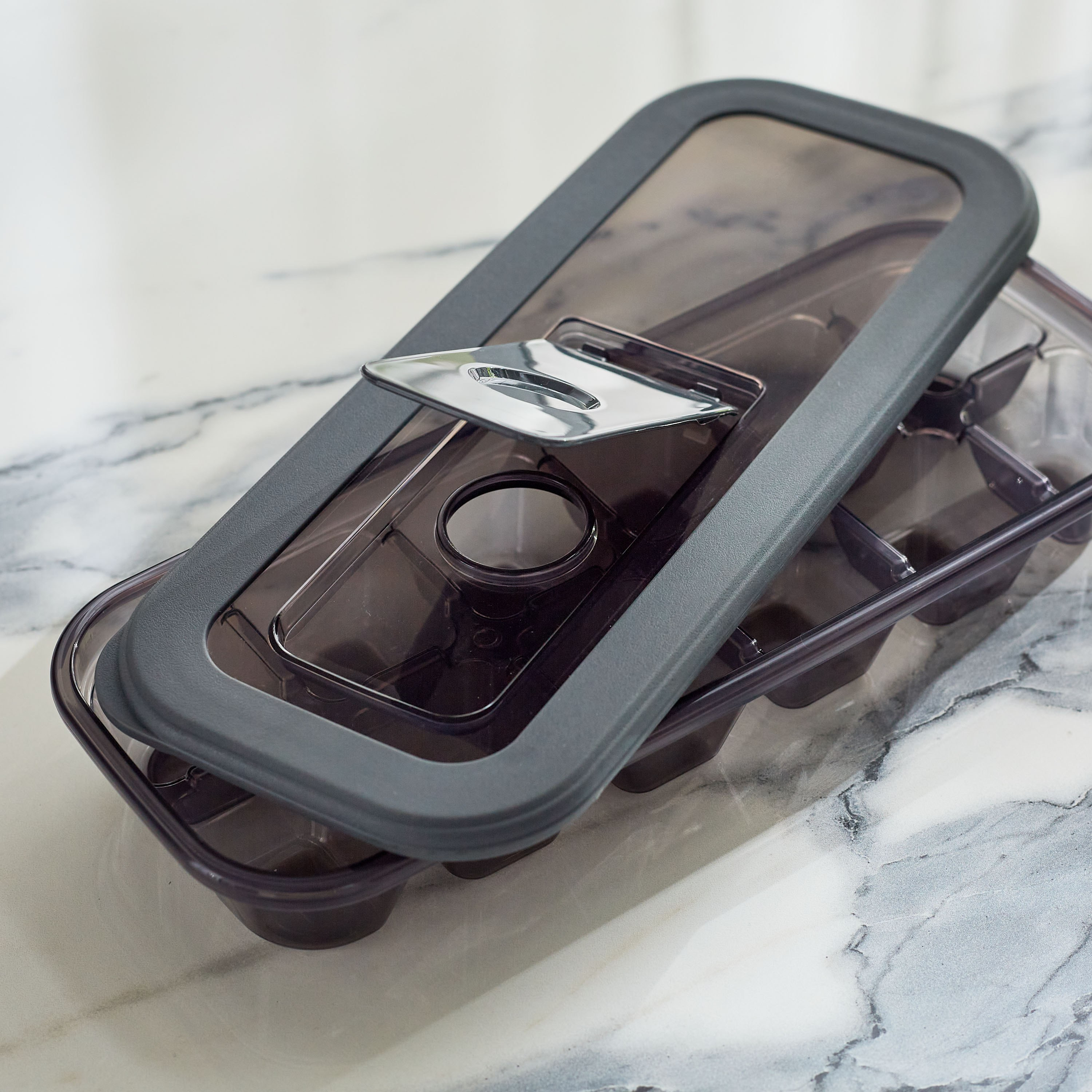 Foly Life Ice Tray with Cover-hbxkitchen-kitchenware-kitchenaccessories-image-4