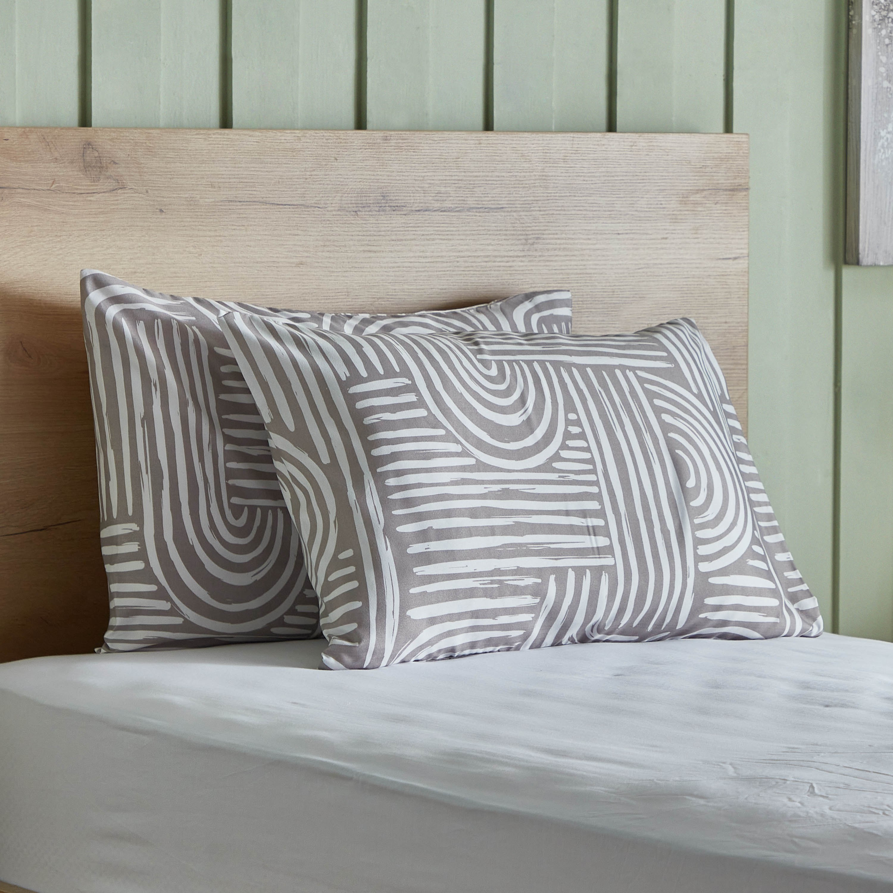 طقم أغطية وسائد بطبعات من الألياف الدقيقة فال من ماتريكس - 50x75 سم-hbxhomeware-hbxbedroom-image-1