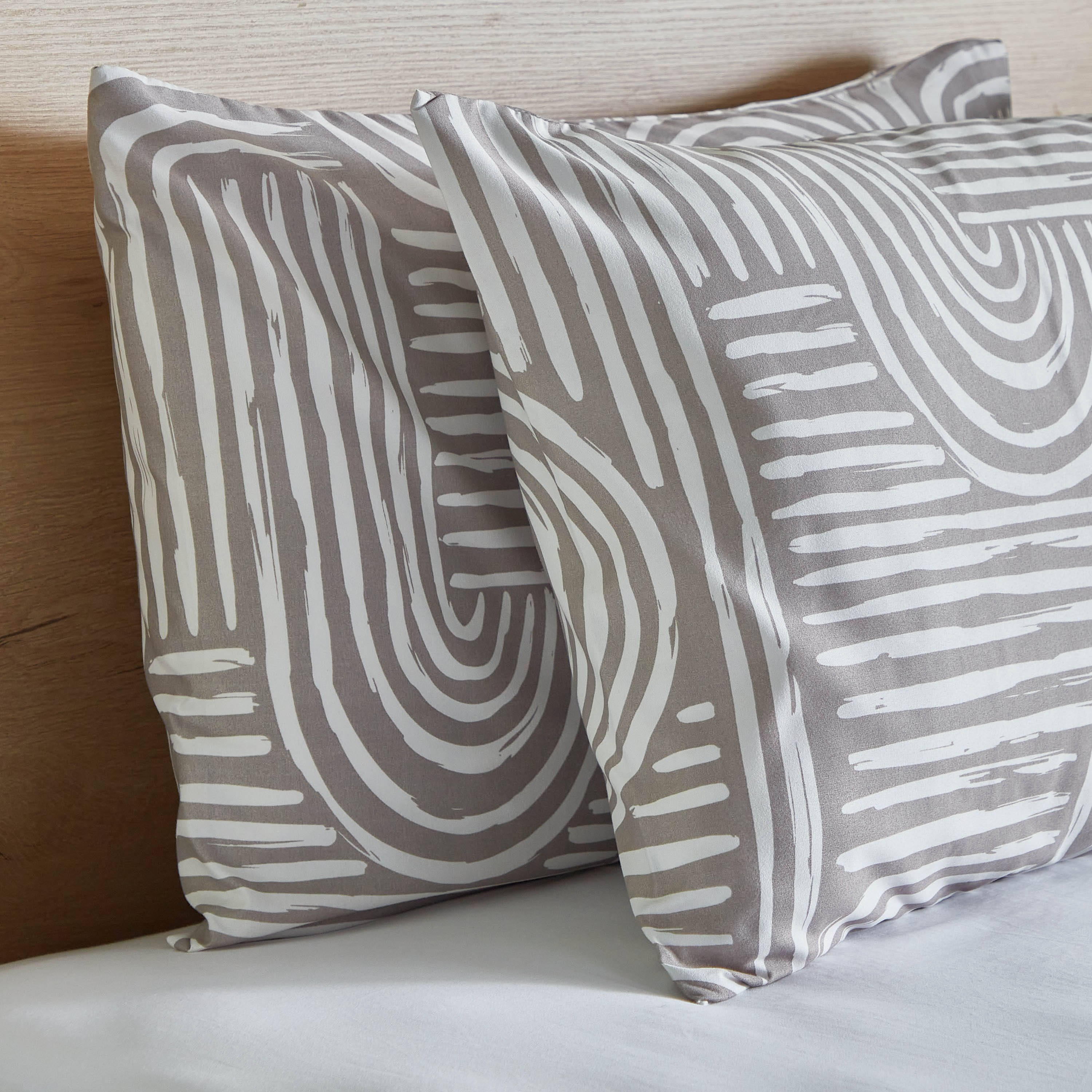 طقم أغطية وسائد بطبعات من الألياف الدقيقة فال من ماتريكس - 50x75 سم-hbxhomeware-hbxbedroom-image-3