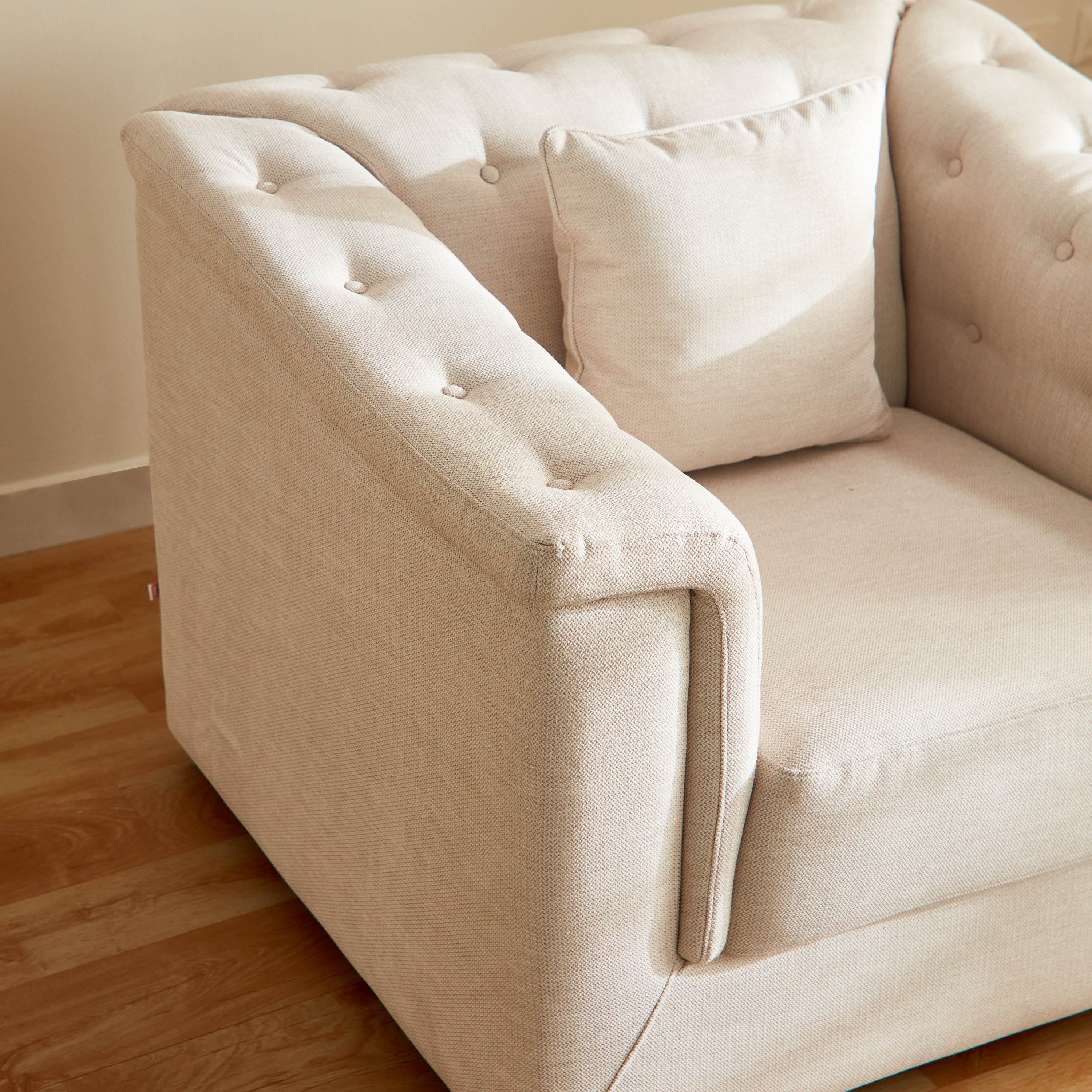 كرسي قماش بذراعين ووسادة من سندريلا-hbxlivingroom-sofasandarmchairs-sofas-image-4