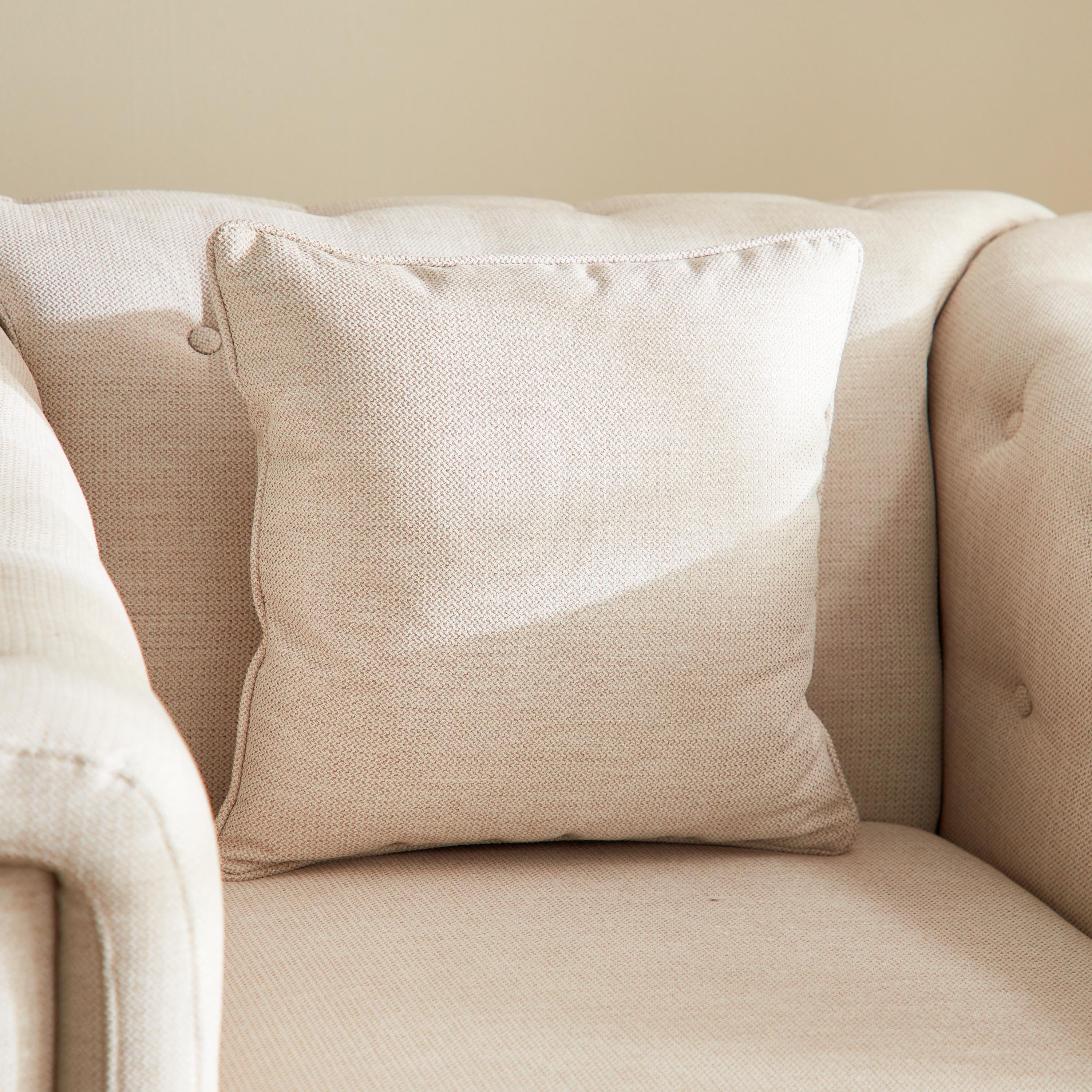 كرسي قماش بذراعين ووسادة من سندريلا-hbxlivingroom-sofasandarmchairs-sofas-image-5