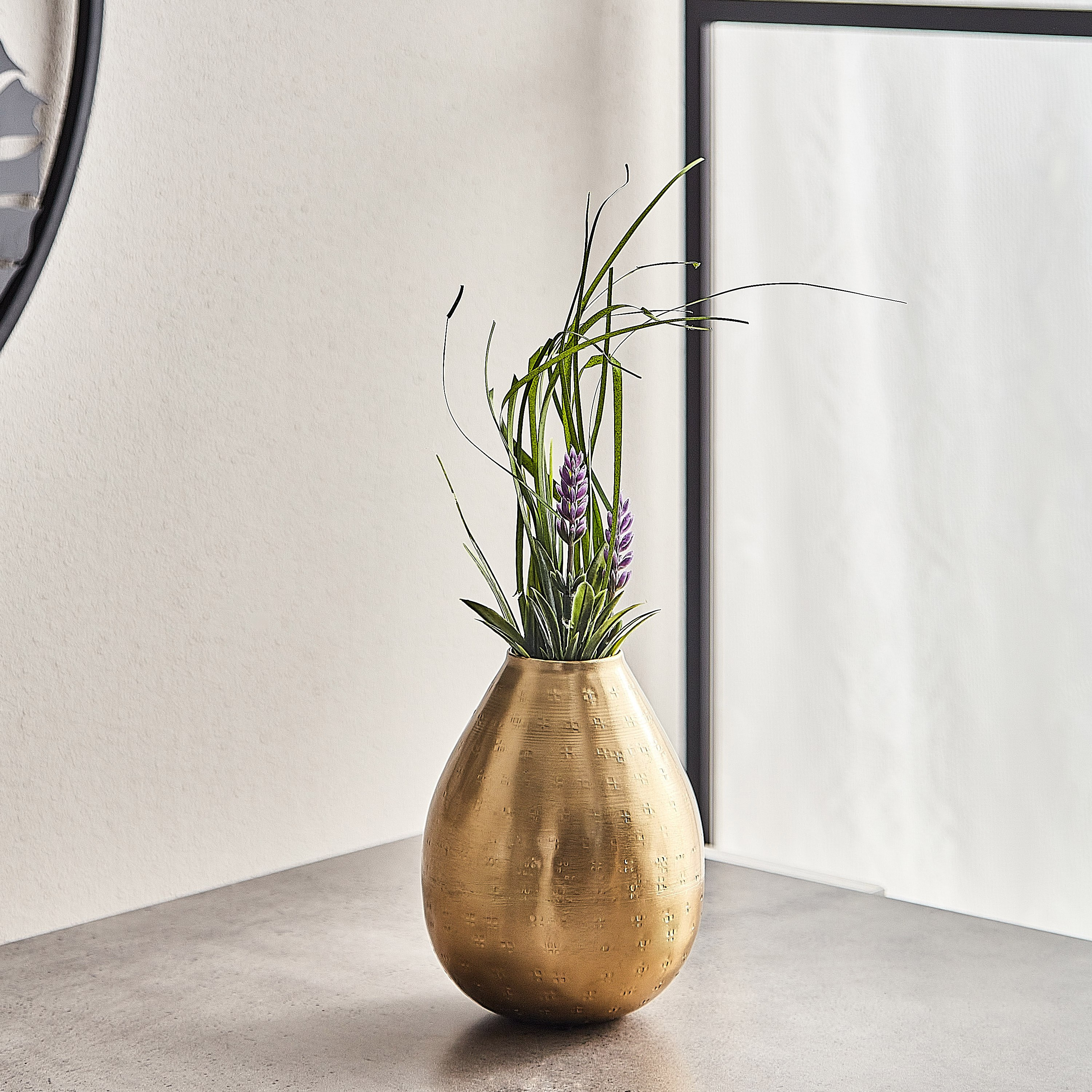 مزهرية معدنية من أفيا - 10x15 سم-hbxbedroom-decorandaccessories-vases-image-1