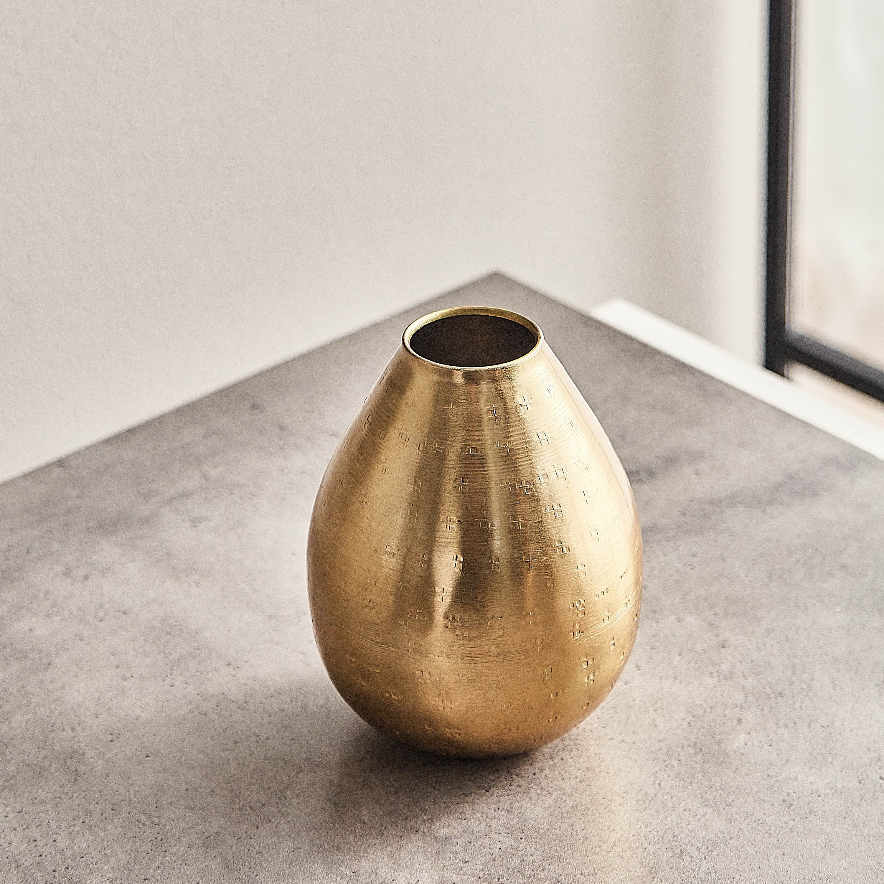 مزهرية معدنية من أفيا - 10x15 سم-hbxbedroom-decorandaccessories-vases-image-2