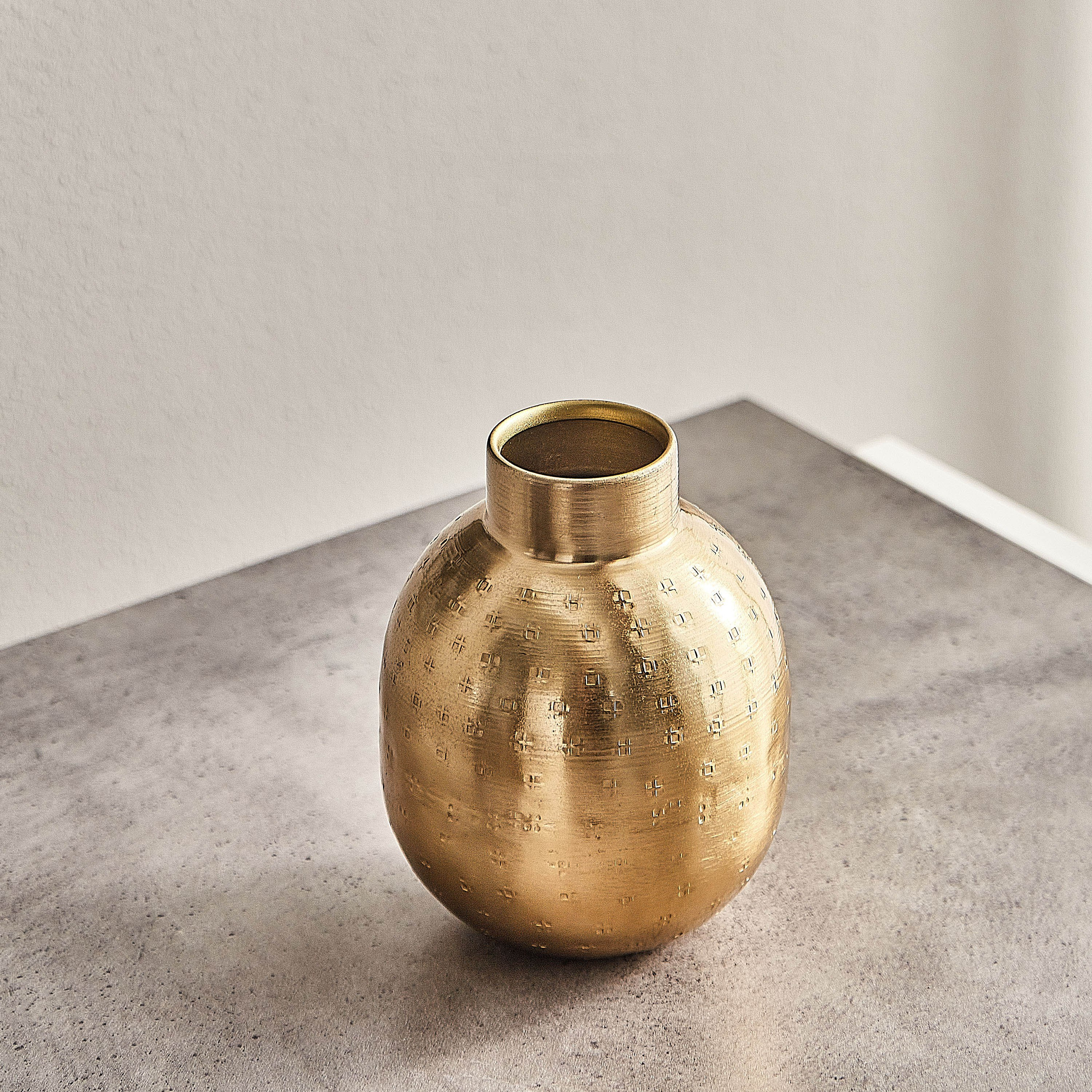 Avya Metal Vase - 10x15 cm-hbxbedroom-decorandaccessories-vases-image-2