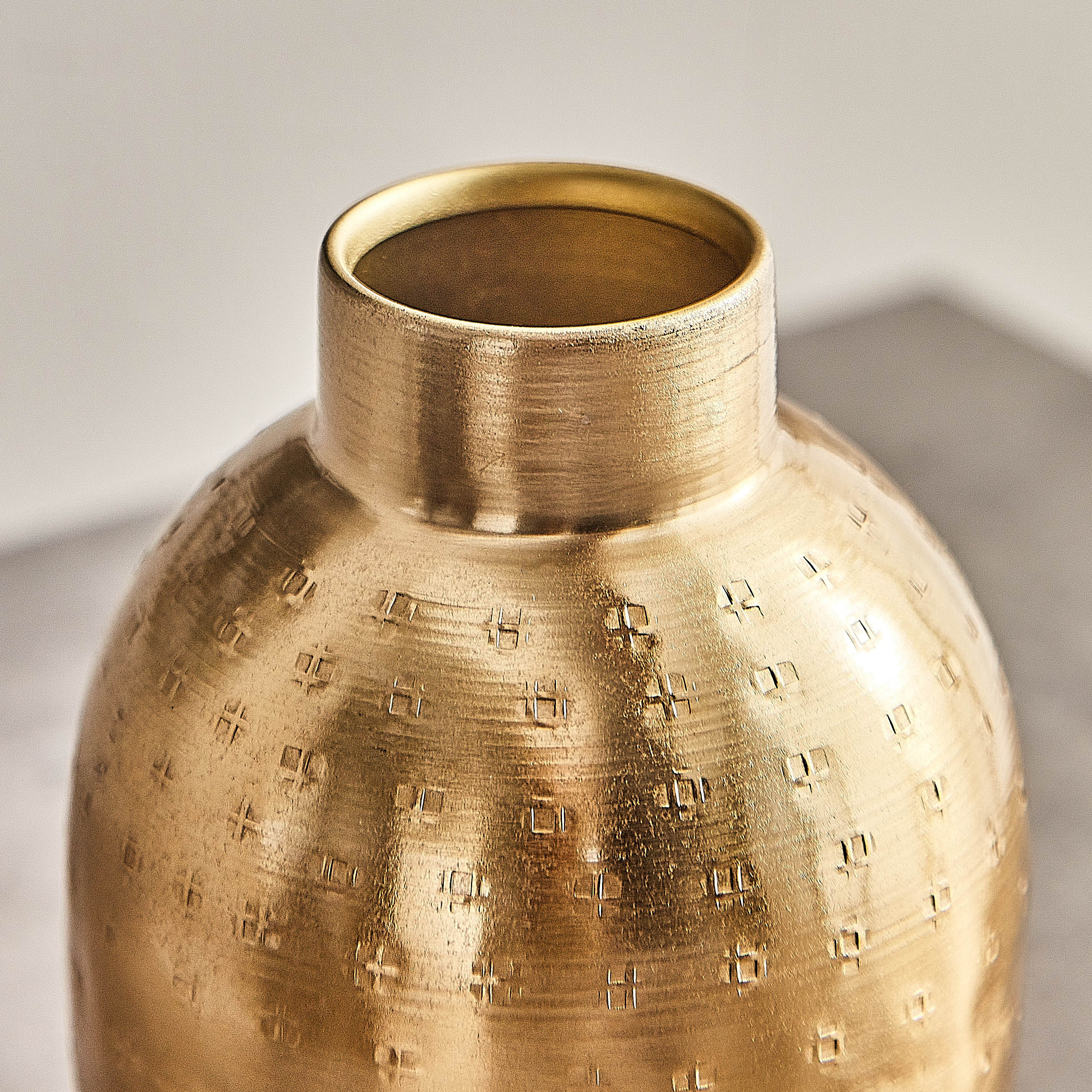 Avya Metal Vase - 10x15 cm-hbxbedroom-decorandaccessories-vases-image-3