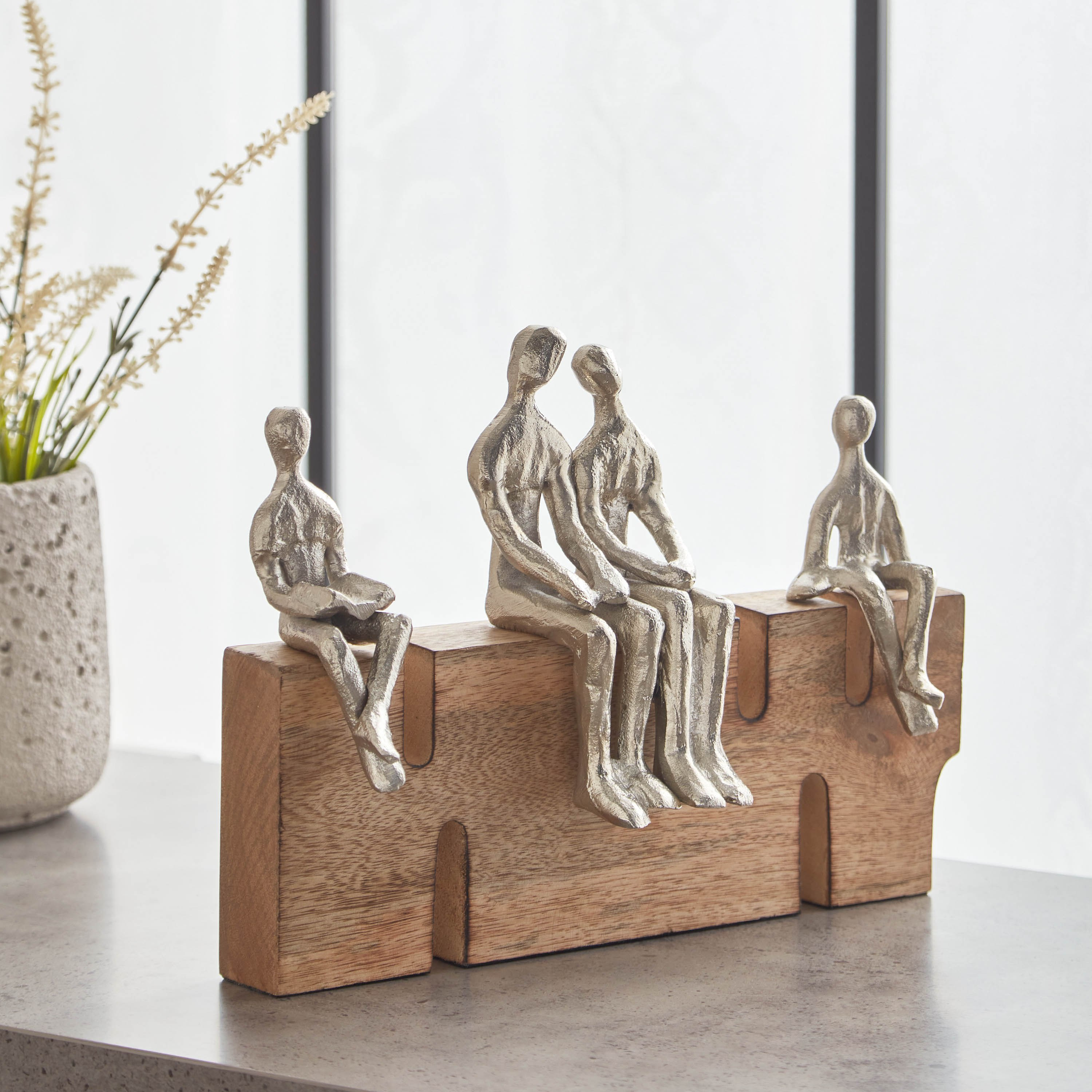تمثال ديكور بتصميم أسرة سعيدة خشب ومعدن من أودين - 31x9x23 سم-hbxhomeware-homedecor-figurinesandornaments-image-2
