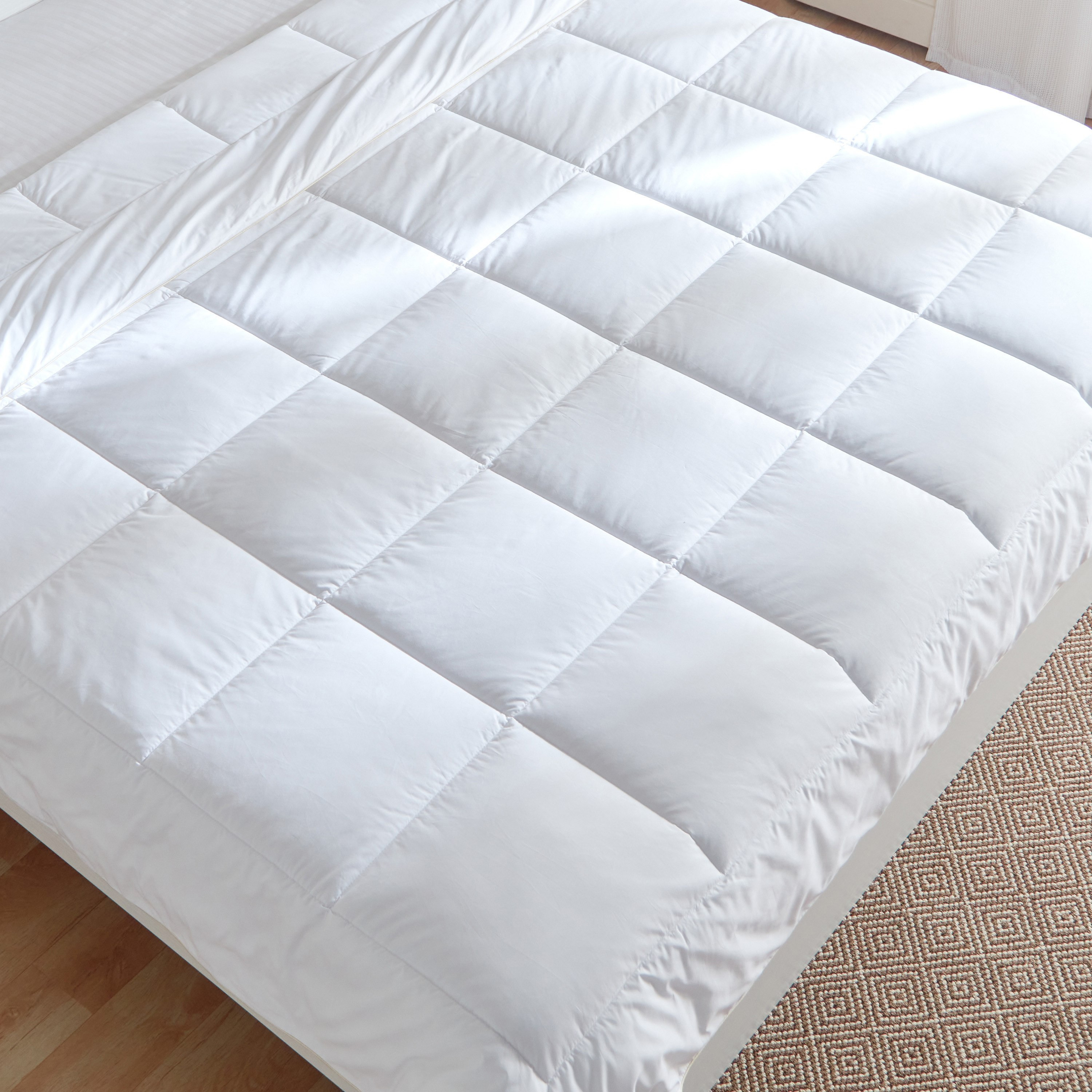 لحاف داخلي كوين كينج من لاكشري - 220x220 سم-hbxdecorandfurnishings-bedding-duvetsandpillows-image-3