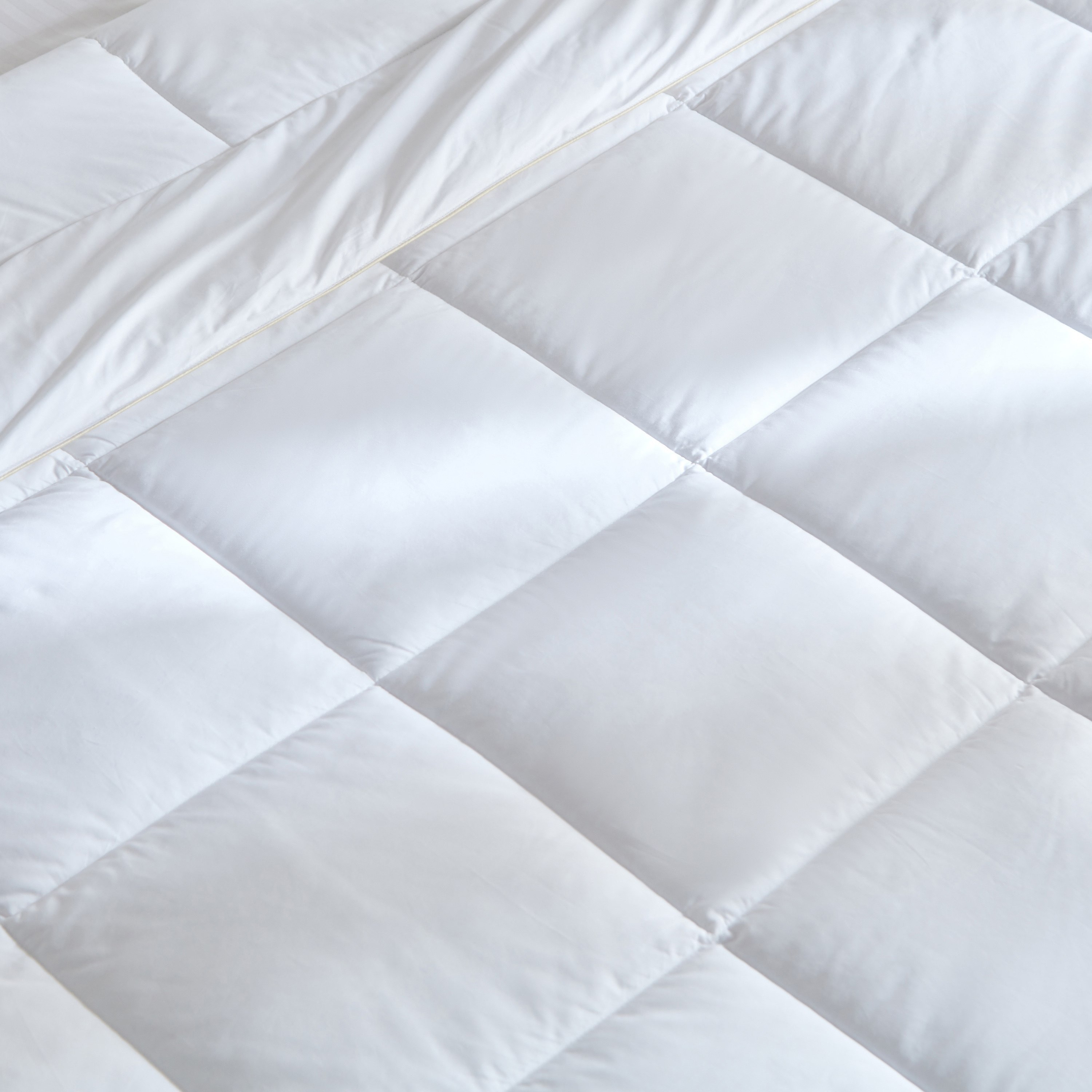 لحاف داخلي كوين كينج من لاكشري - 220x220 سم-hbxdecorandfurnishings-bedding-duvetsandpillows-image-5