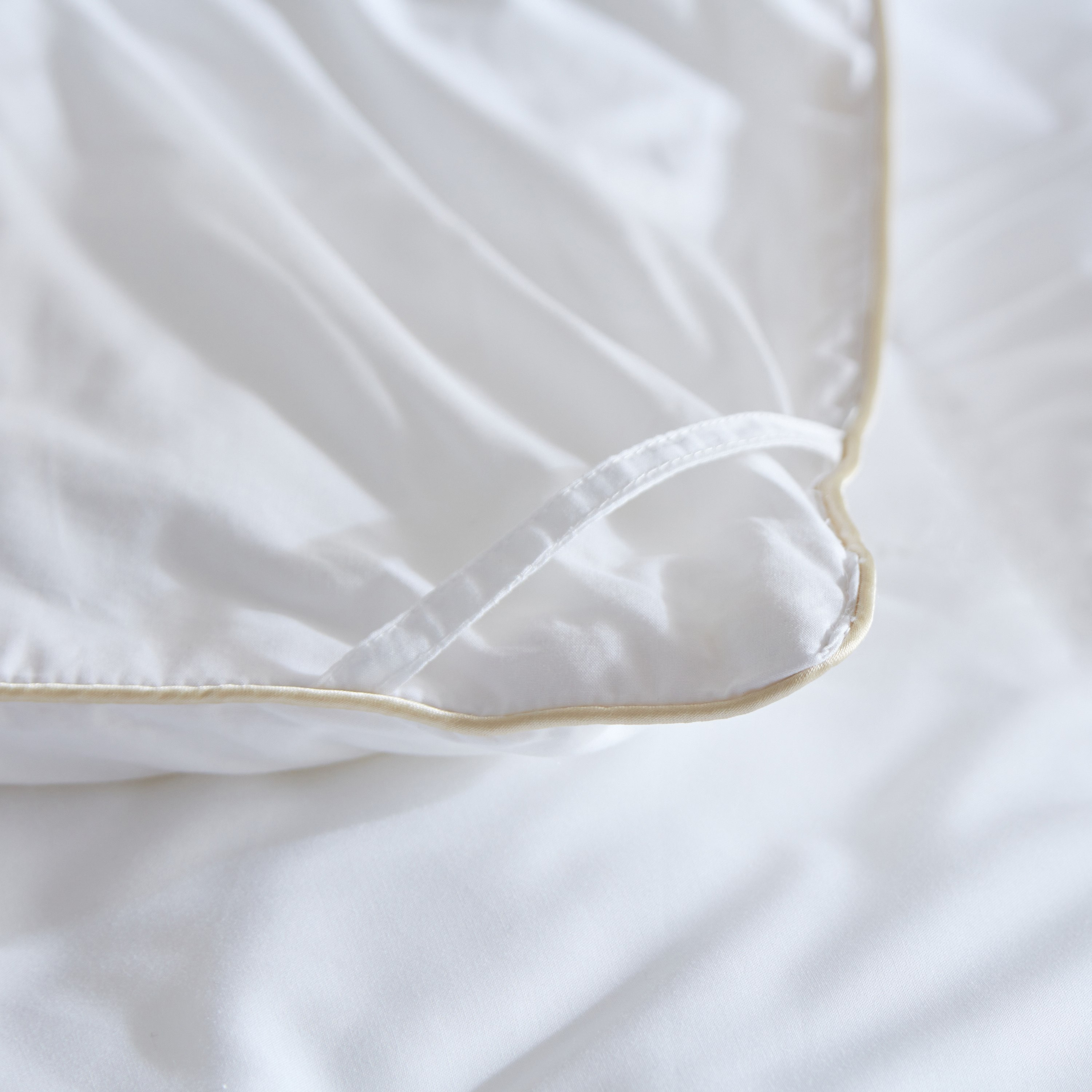 لحاف داخلي كوين كينج من لاكشري - 220x220 سم-hbxdecorandfurnishings-bedding-duvetsandpillows-image-6