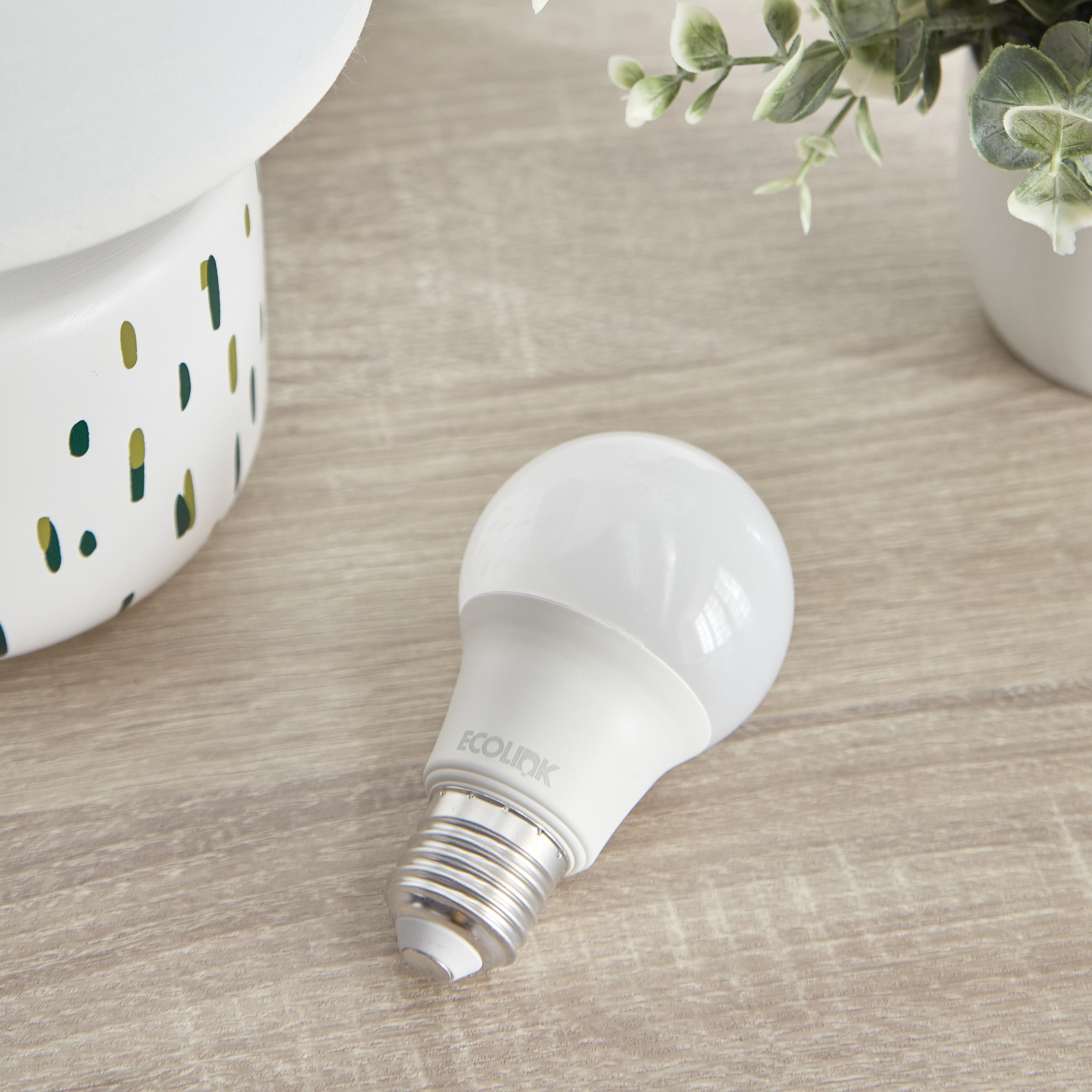 لمبة إل إي دي ضوء نهاري من إيكولينك - 6 واط E27-hbxbedroom-lighting-lightingaccessories-image-1