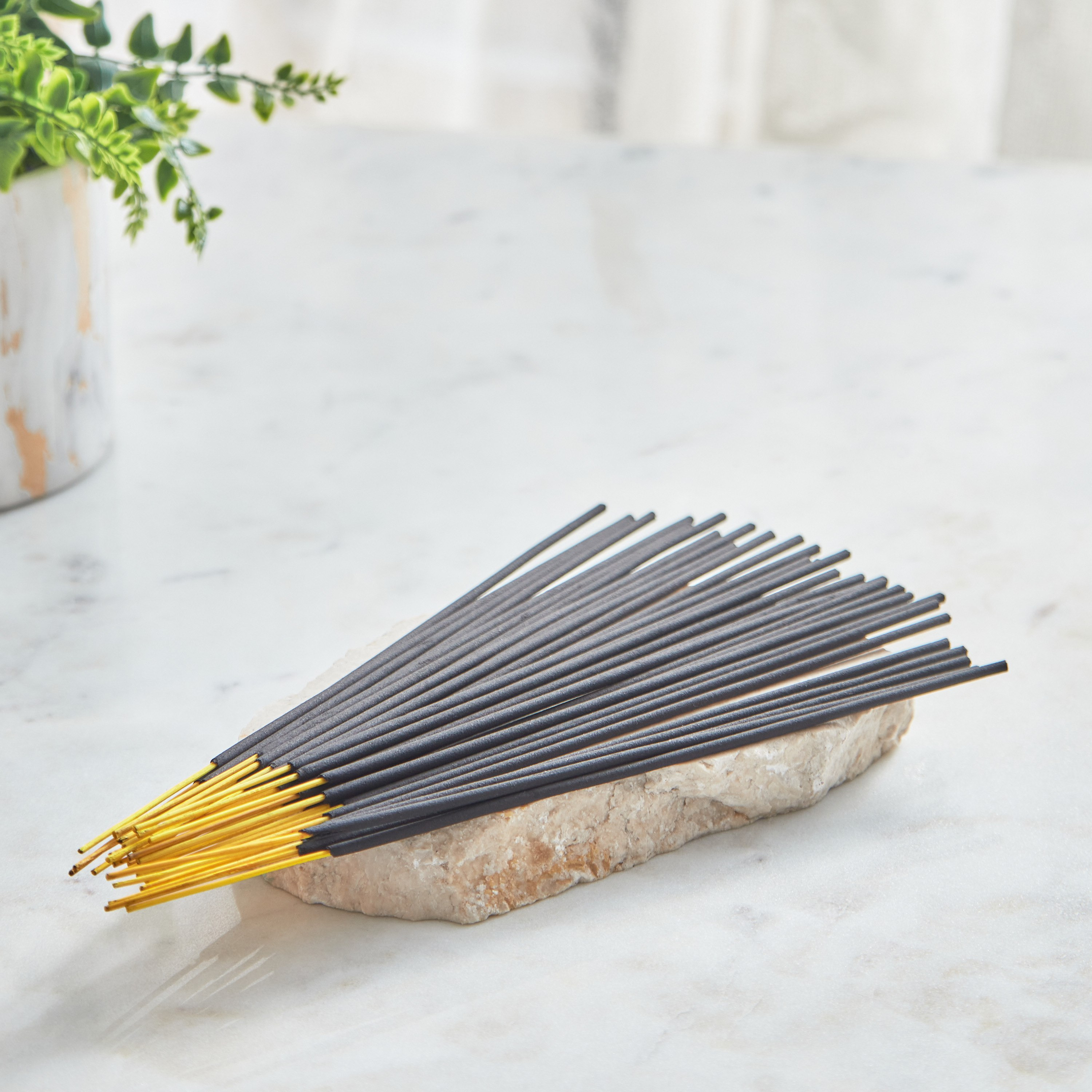 مجموعة أعواد بخور 30 قطعة فيوتشر إدن واندر فلاور من سيرينا-hbxdecorandfurnishings-homefragrance-roomfreshnersandaromamist-image-1