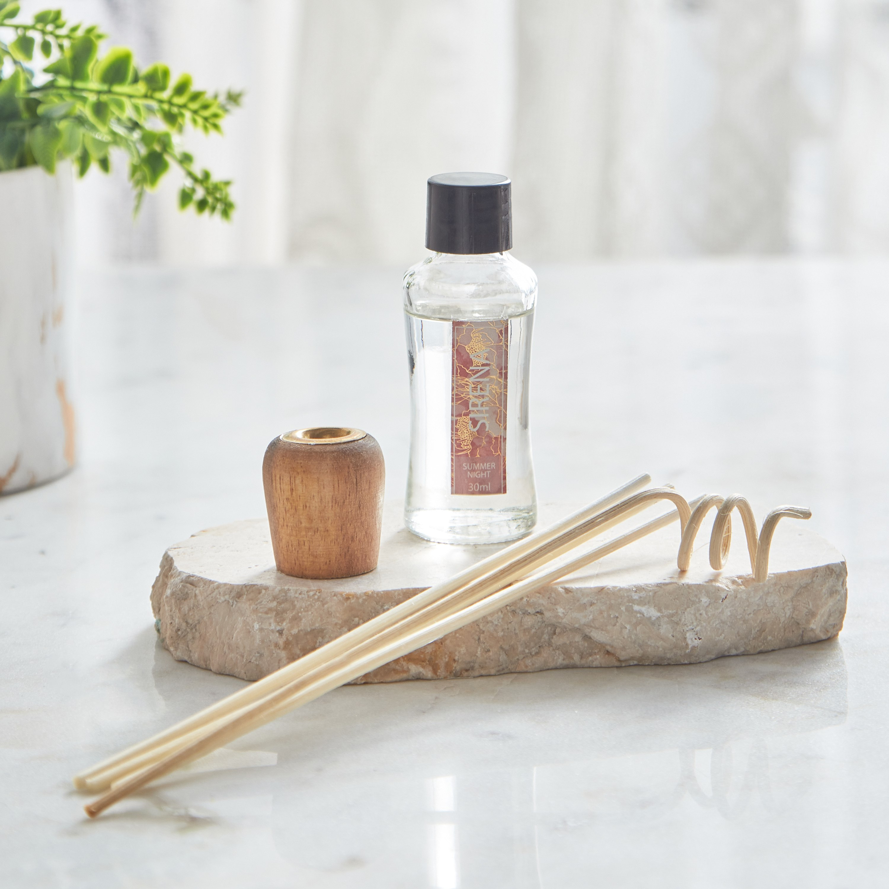طقم موزع عطور بعيدان سامر نايتس إيج أوف سينسيتفتي من سيرينا - 30 مل-hbxbedroom-homefragrance-diffusers-image-1