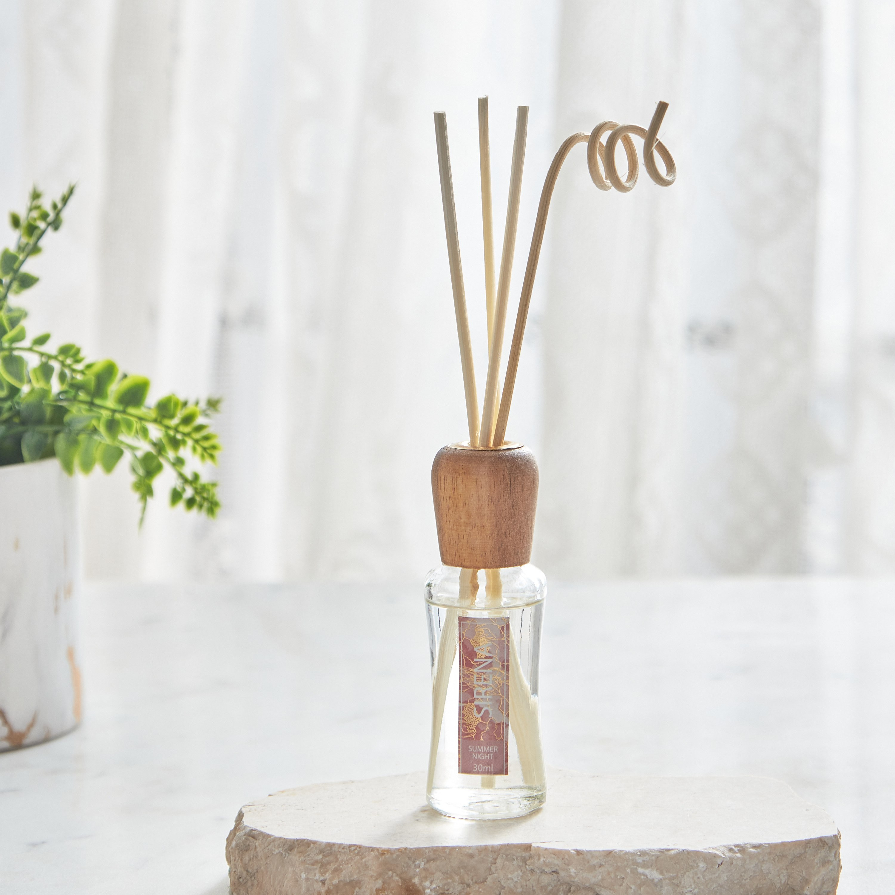 طقم موزع عطور بعيدان سامر نايتس إيج أوف سينسيتفتي من سيرينا - 30 مل-hbxbedroom-homefragrance-diffusers-image-2