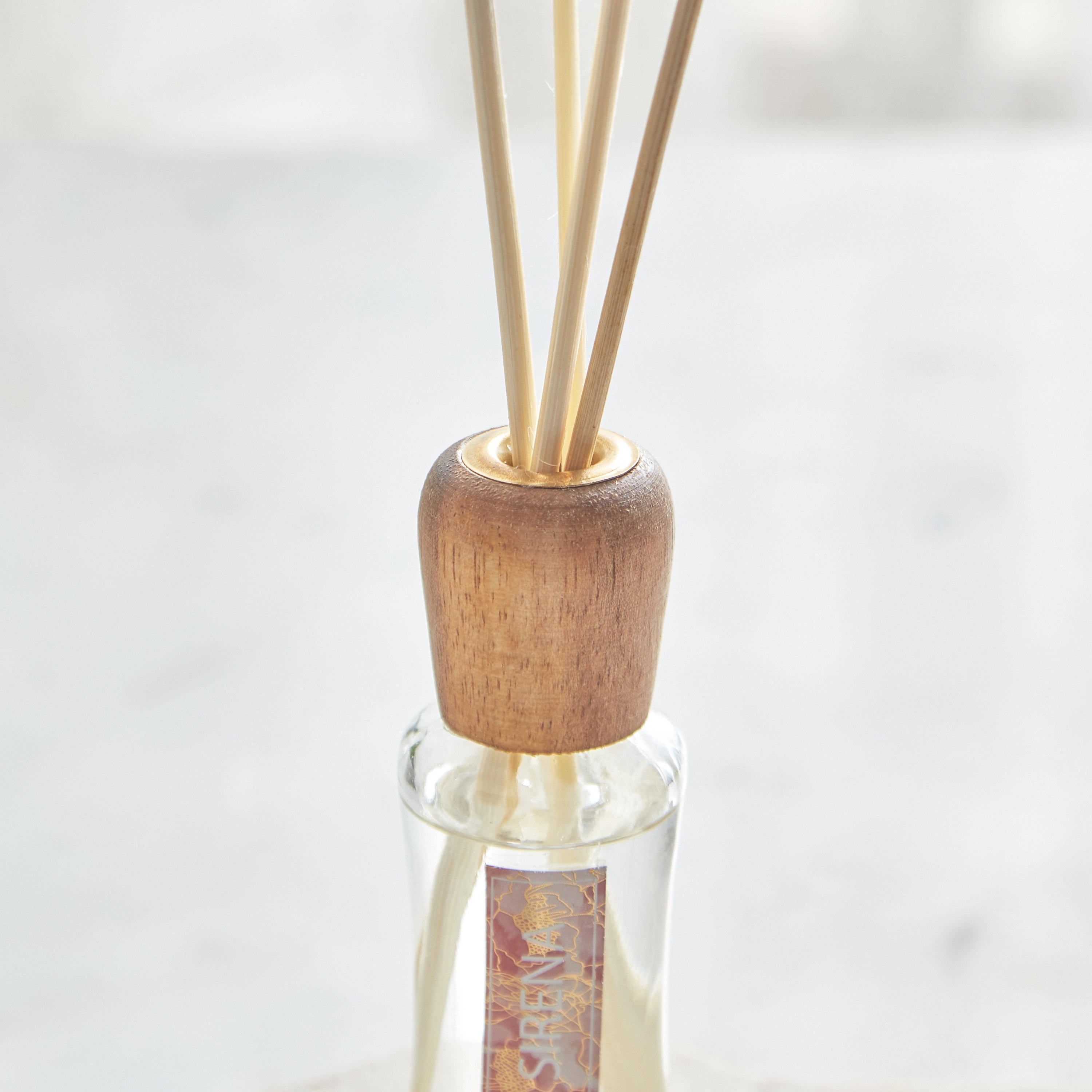 طقم موزع عطور بعيدان سامر نايتس إيج أوف سينسيتفتي من سيرينا - 30 مل-hbxbedroom-homefragrance-diffusers-image-3