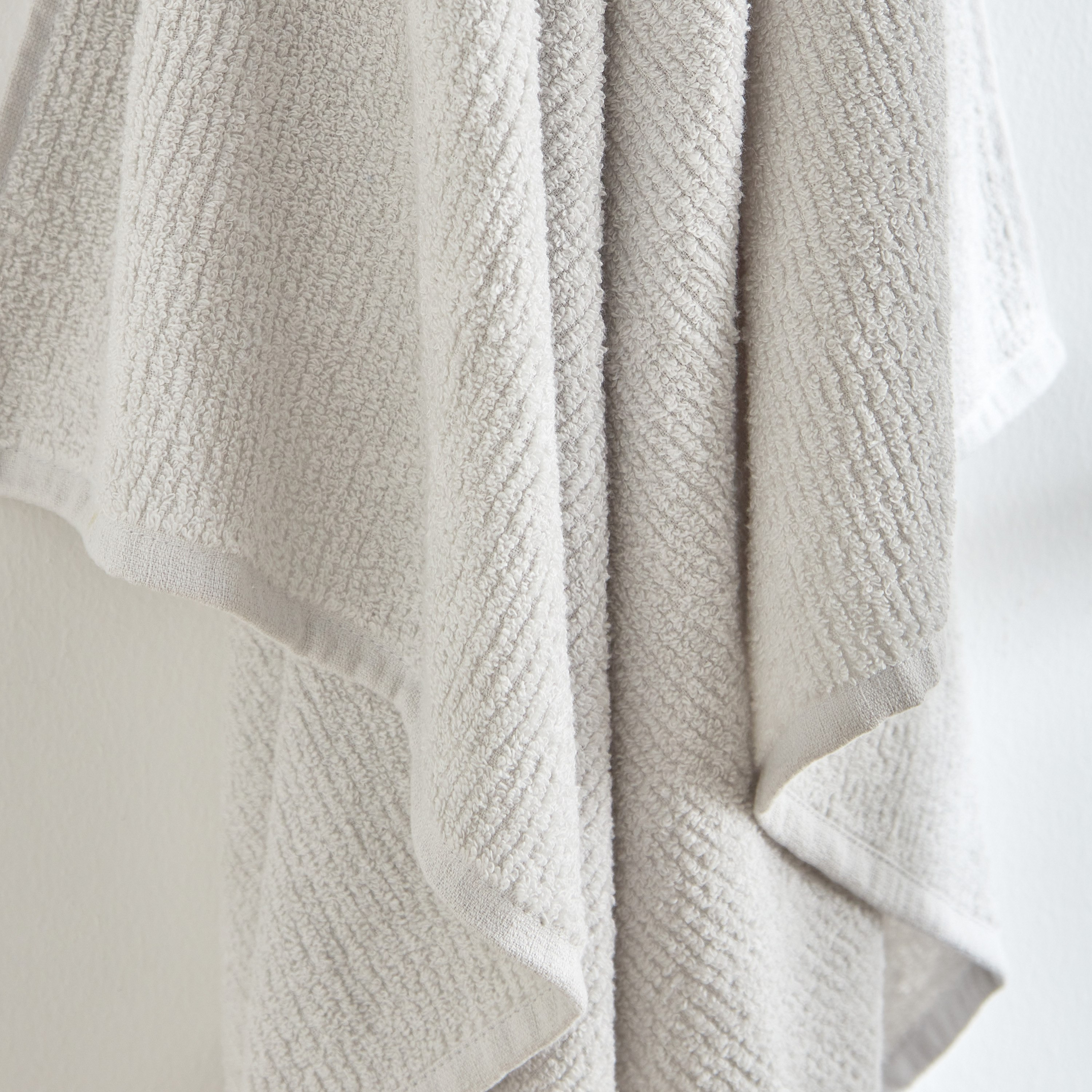 منشفة حمام قطن خالية من الالتواءات من كلاود تاتش - 70x140 سم-hbxbathroom-bathroomtextiles-image-3
