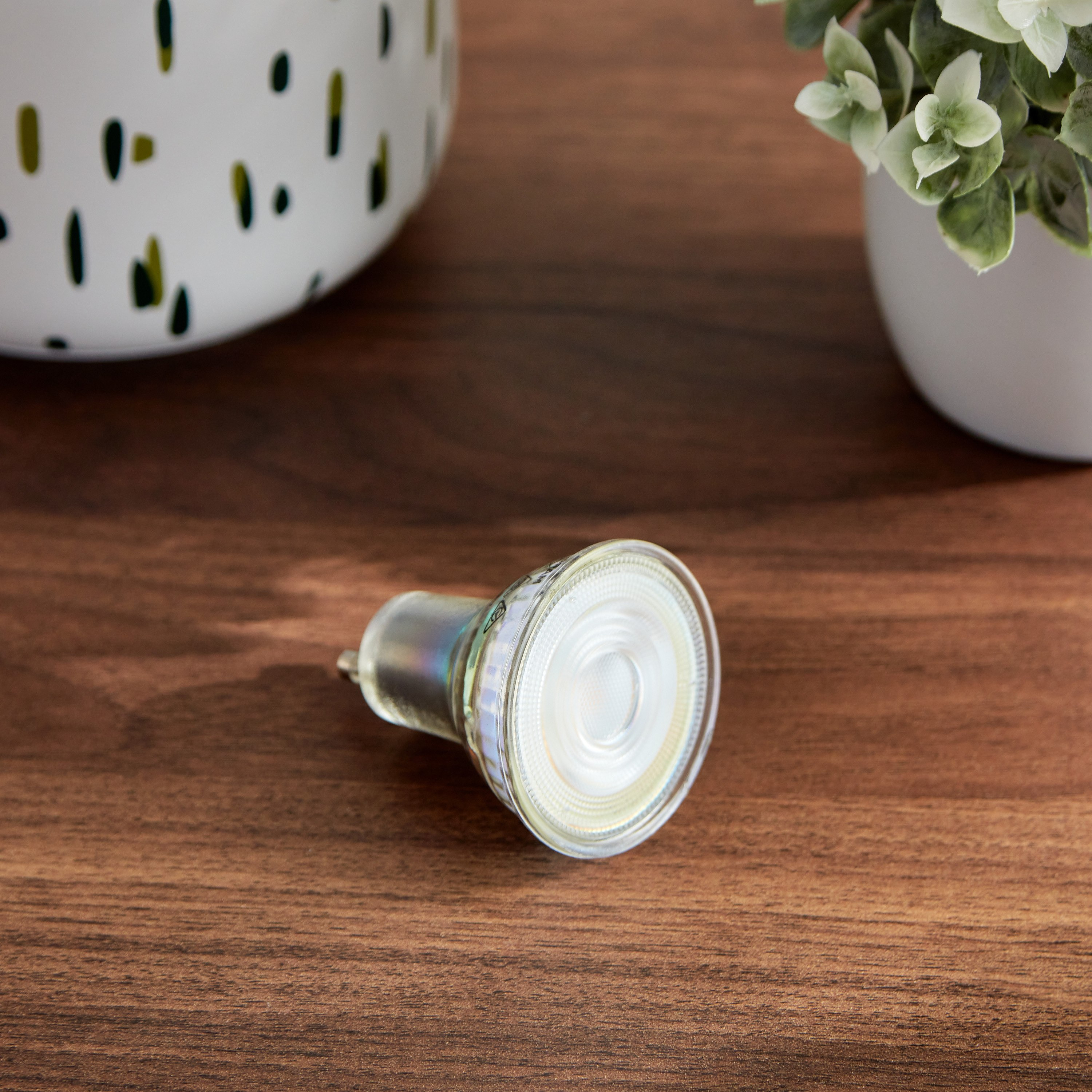 لمبة أل إي دي بضوء أبيض دافئ لومين 380 أم آر 16 بقوة 50 وات من أوسرام-hbxbedroom-lighting-lightingaccessories-image-3