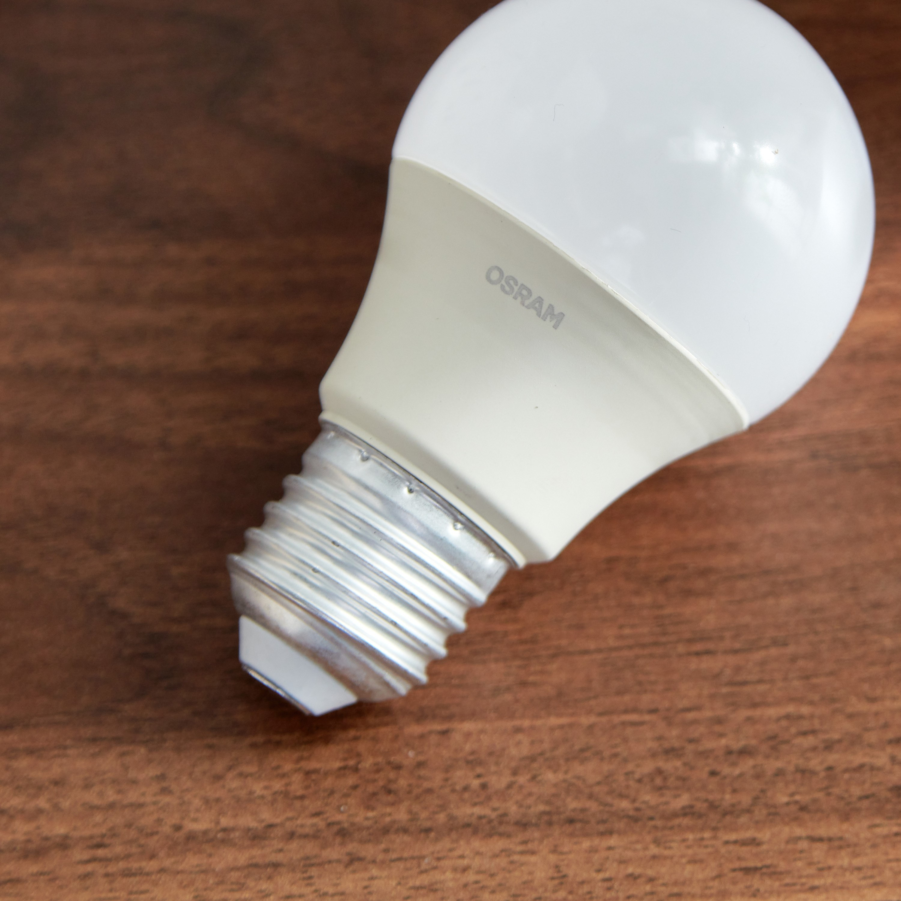 لمبة أل إي دي بضوء أبيض دافئ لومين 470 إي27 40 وات من أوسرام-hbxbedroom-lighting-lightingaccessories-image-2