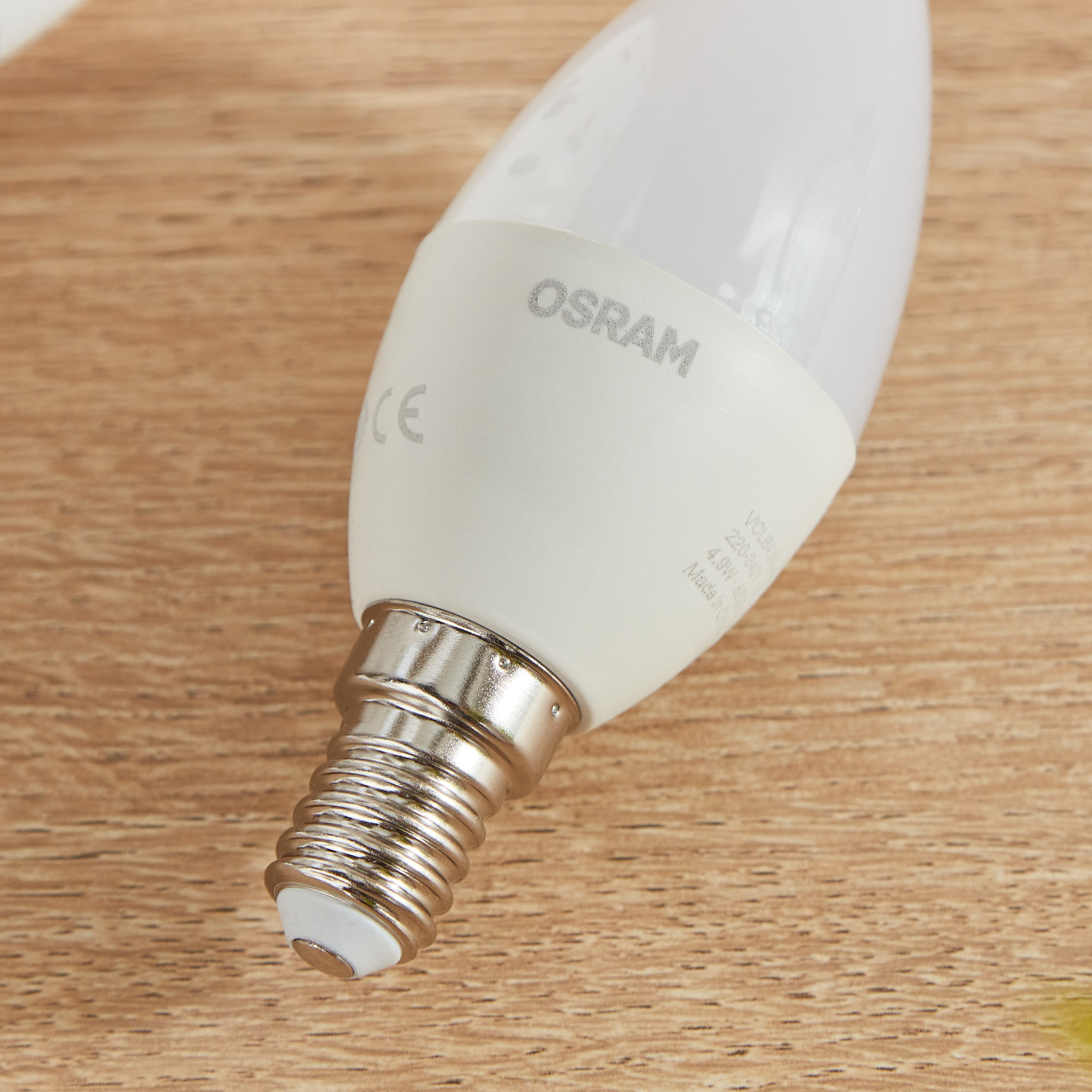 لمبة CLSB40 إل إي دي - E141026 49 واط ضوء نهاري من أوسرام-hbxbedroom-lighting-lightingaccessories-image-2