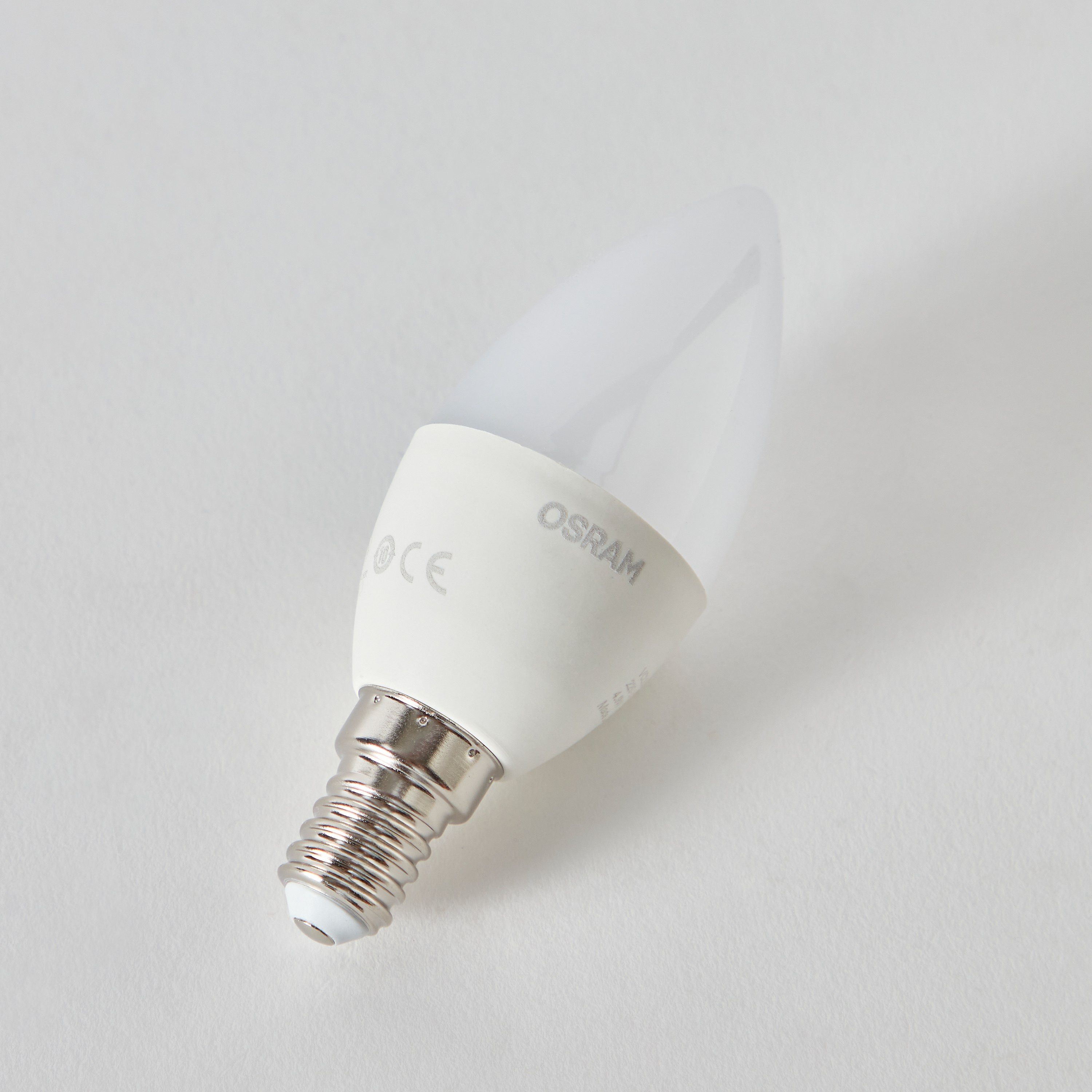 لمبة CLSB40 إل إي دي - E141026 49 واط ضوء نهاري من أوسرام-hbxbedroom-lighting-lightingaccessories-image-3