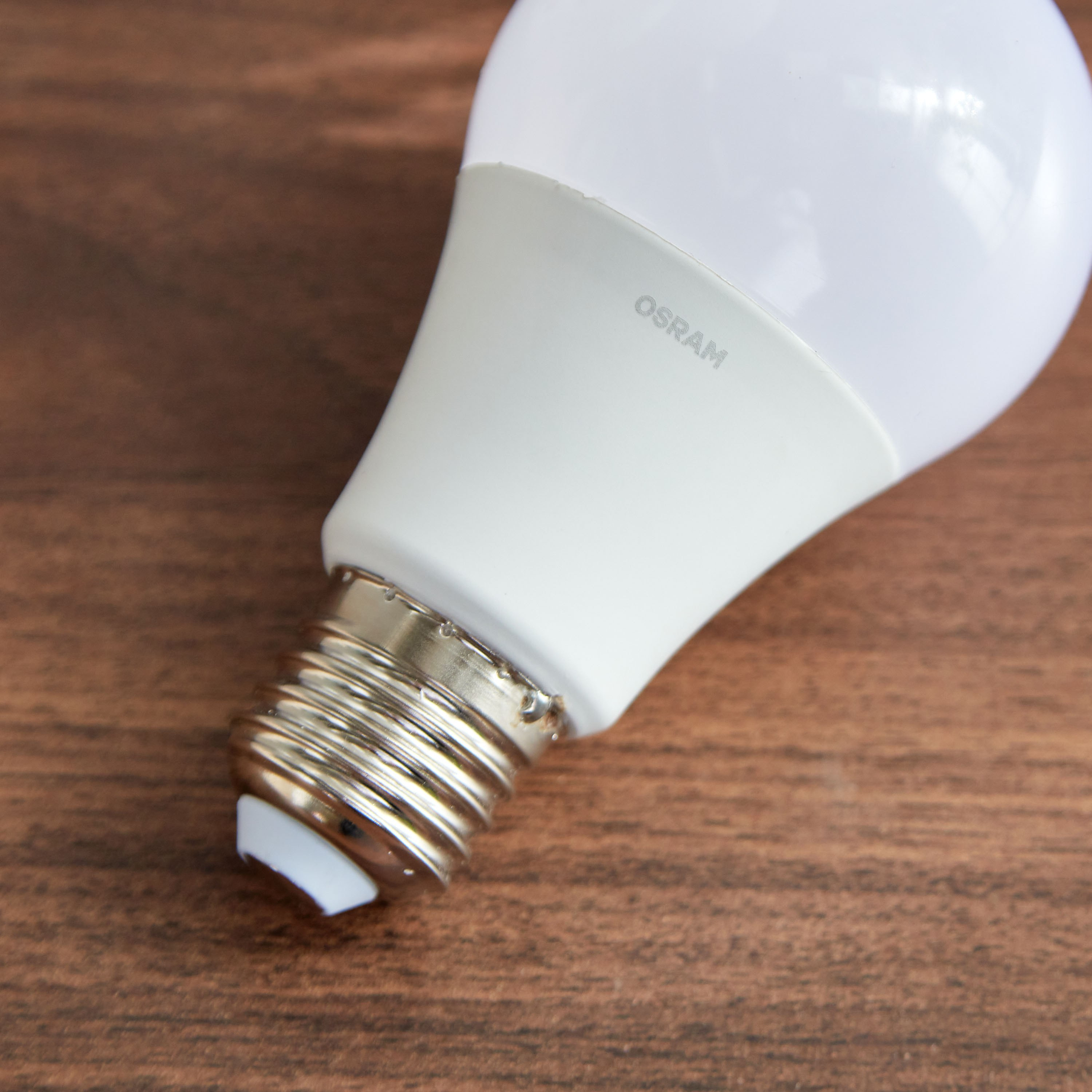 لمبة أل إي دي لولبية معتمة بضوء أبيض دافئ لومين 1521 إي27 13 وات من أوسرام-hbxbedroom-lighting-lightingaccessories-image-2