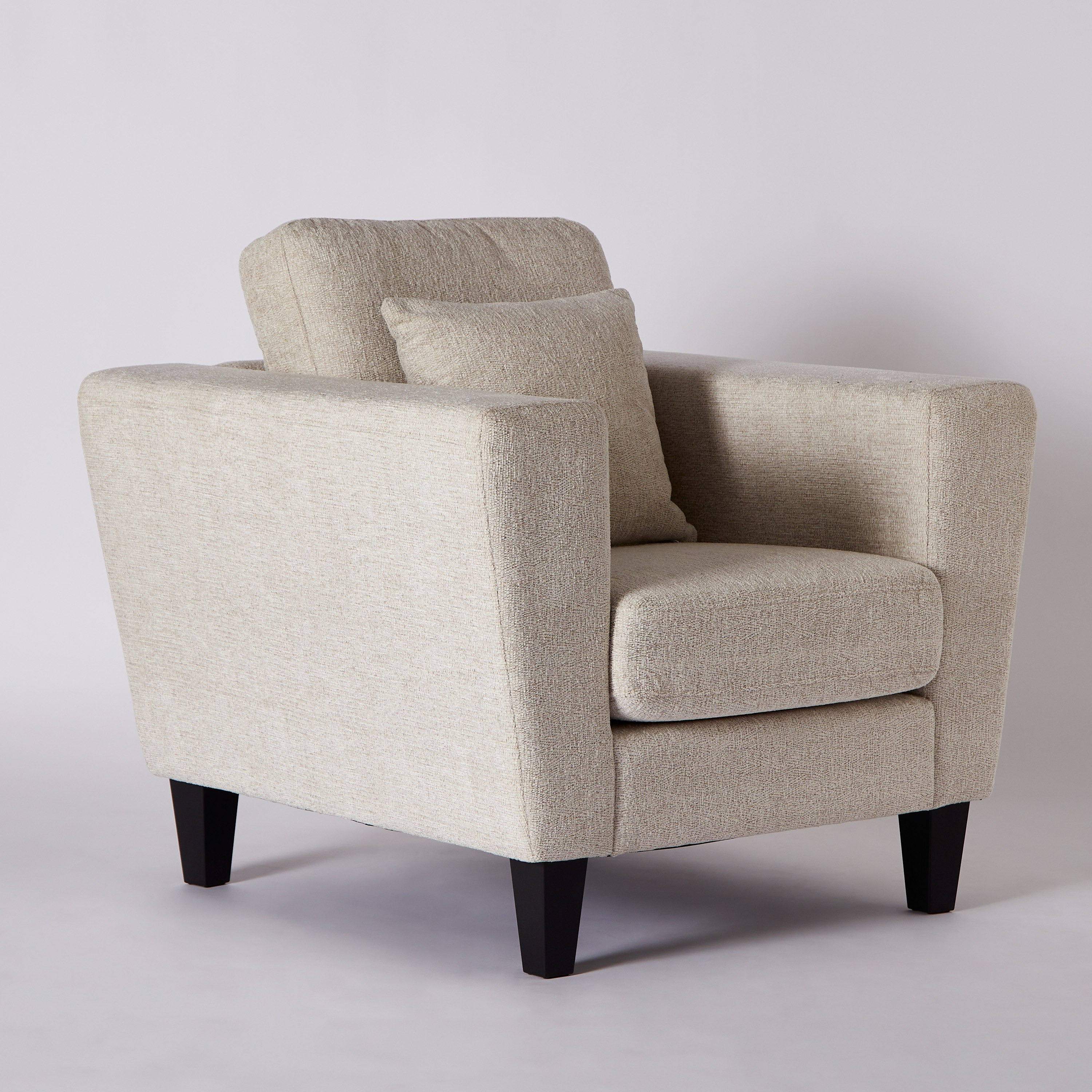 كرسي قماش بذراعين ووسادة من كاثي-hbxlivingroom-sofasandarmchairs-sofas-image-9