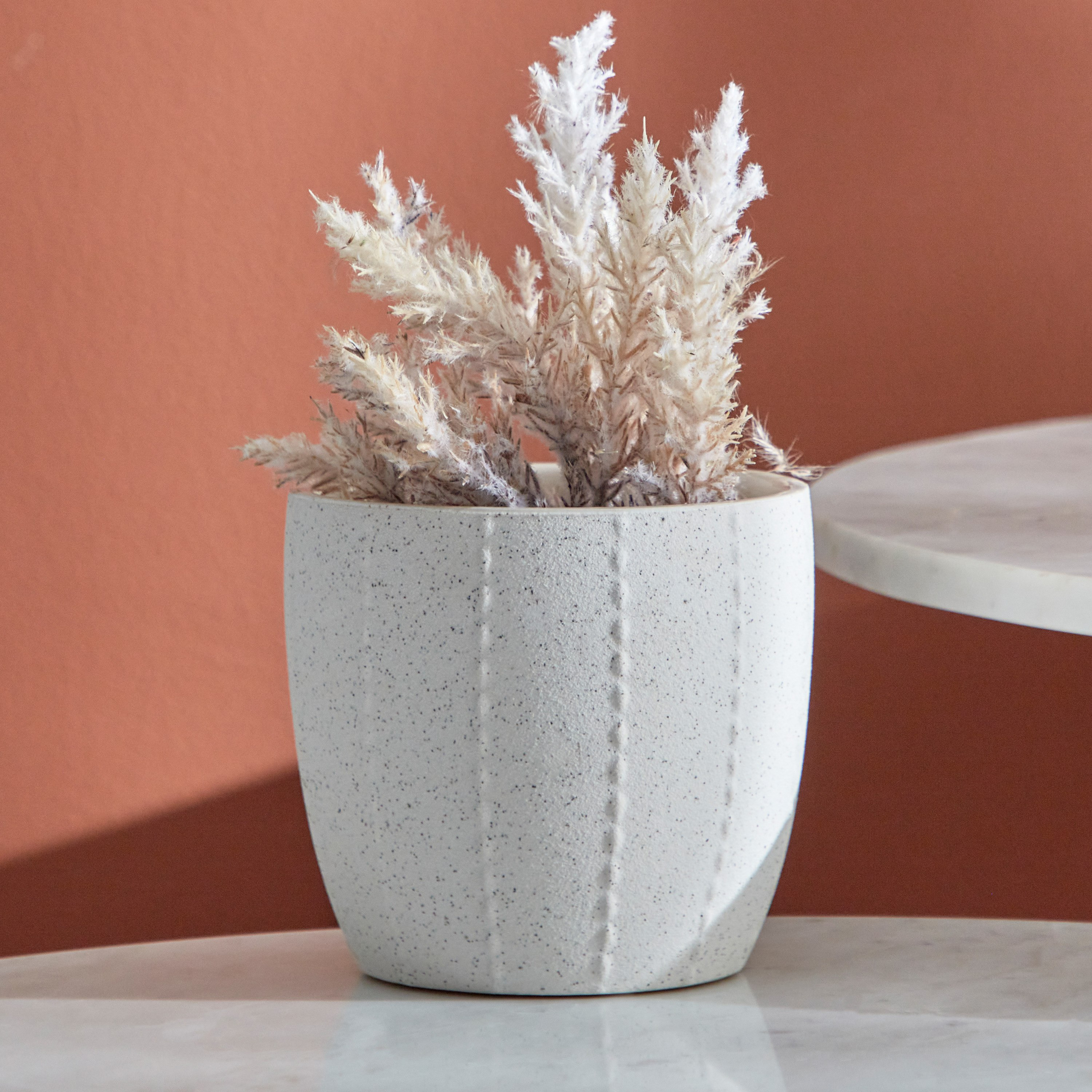 وعاء نباتات سيراميك منقط من سانسا - 13.5x13.5x12.5 سم-hbxhomeware-hbxdecorandfurnishings-image-1