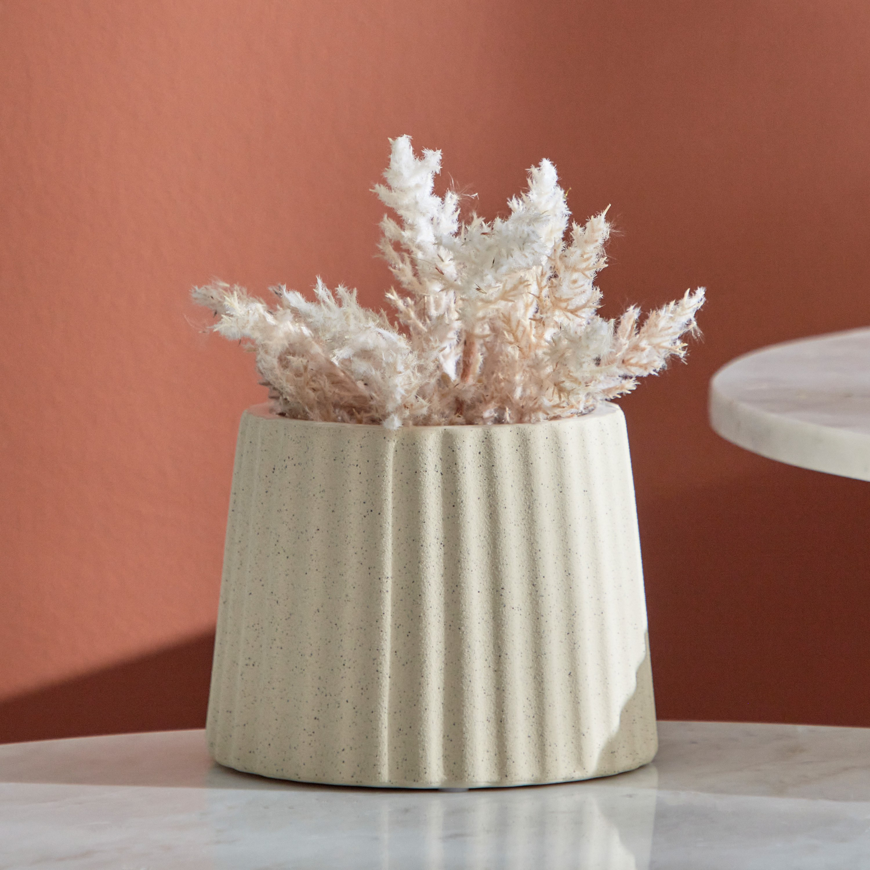 وعاء نبات طبيعي سيراميك مضلع من سانسا - 14.2 × 14.2 × 11.4 سم-hbxhomeware-hbxdecorandfurnishings-image-1