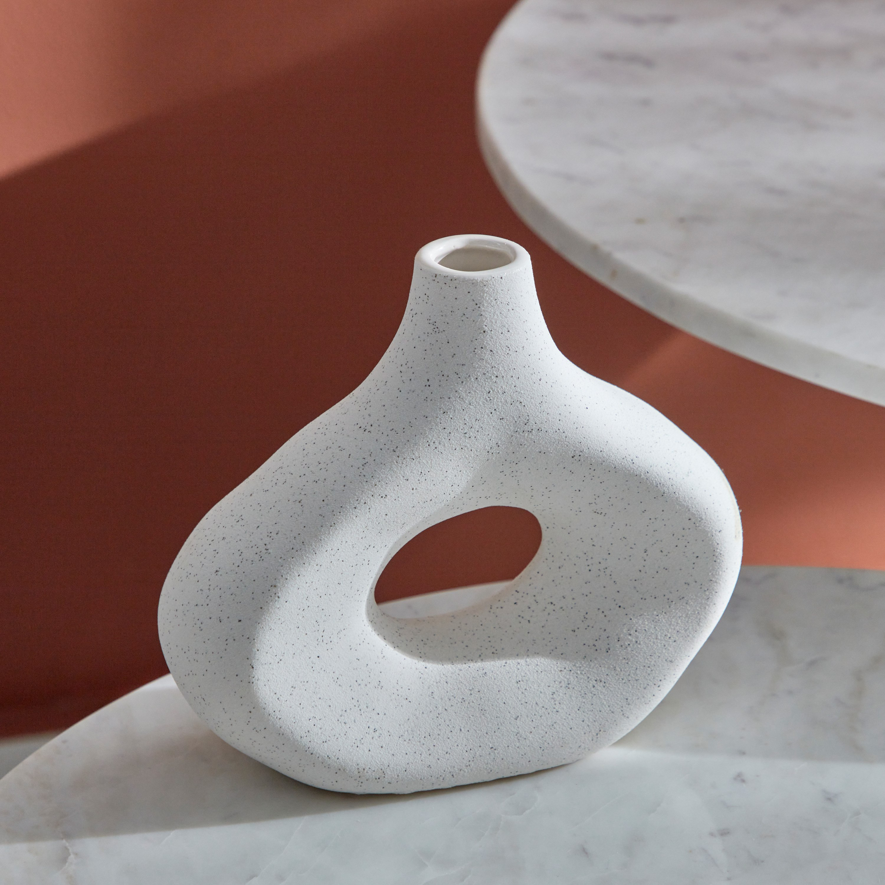 مزهرية سيراميك مودرن من سانسا - 20.5x8.5x18.5 سم-hbxbedroom-decorandaccessories-vases-image-3