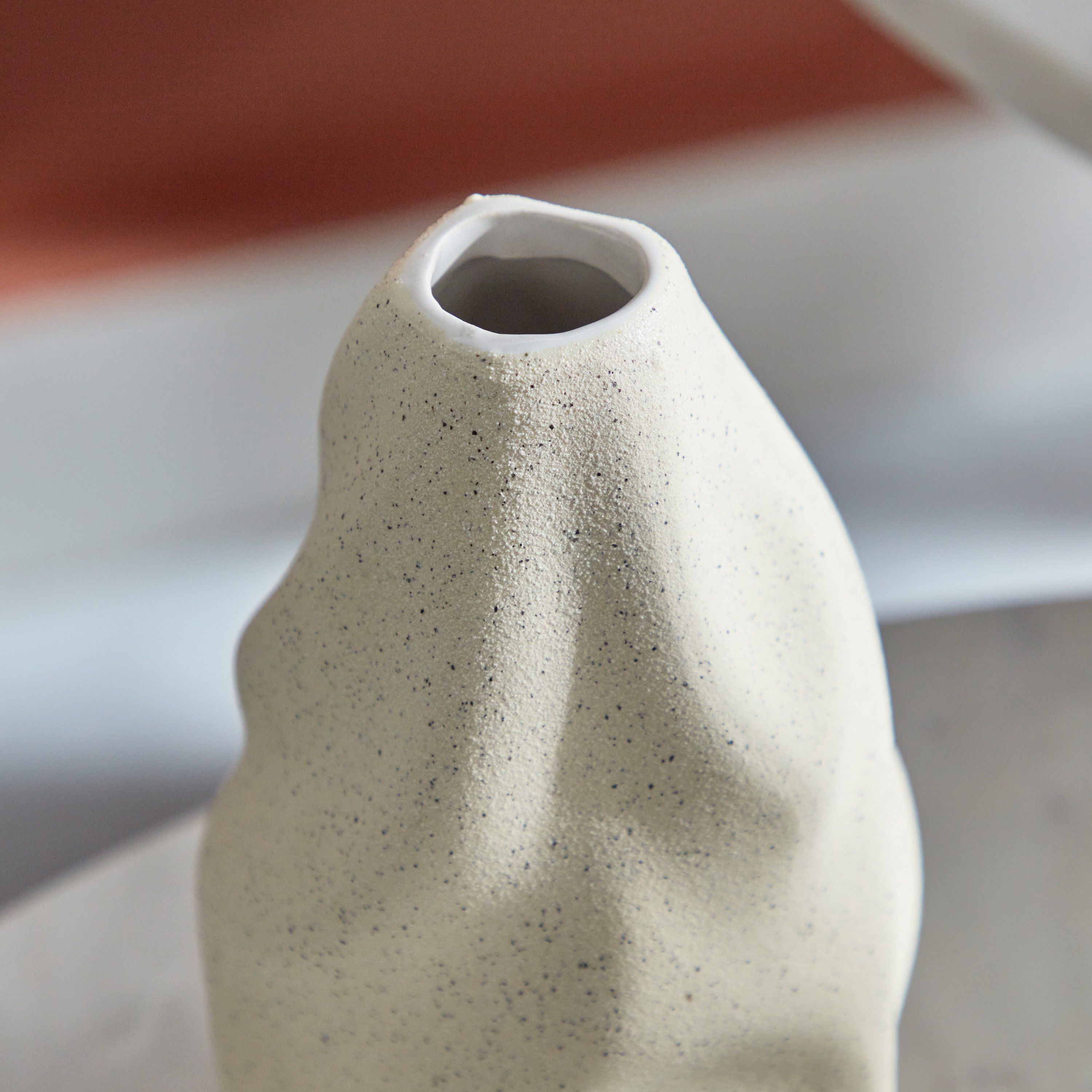 مزهرية سيراميك من سانسا - 10.5x8.5x16 سم-hbxbedroom-decorandaccessories-vases-image-4