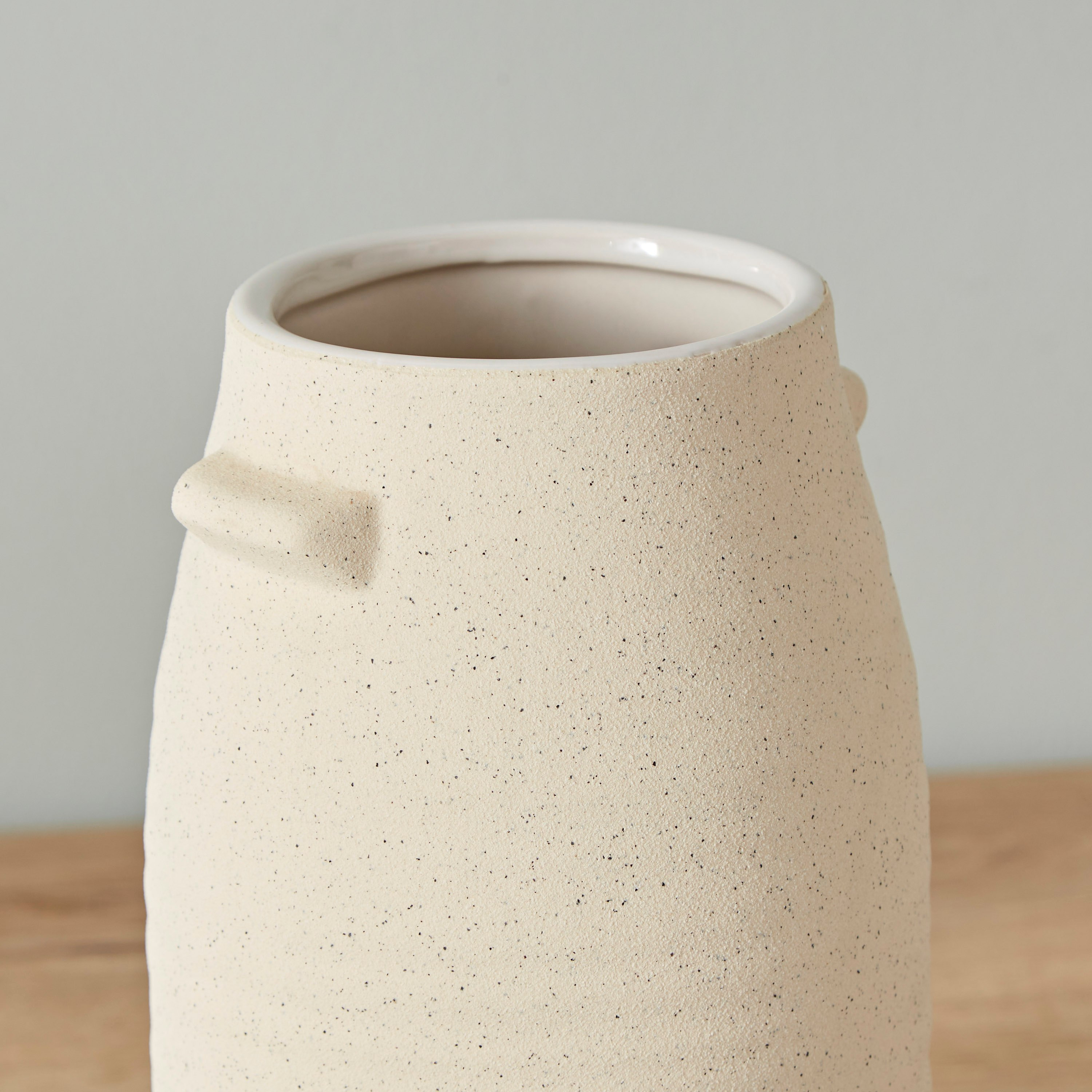 Sansa Ceramic Vase - 12.3x12.3x25 cm-hbxbedroom-decorandaccessories-vases-image-3