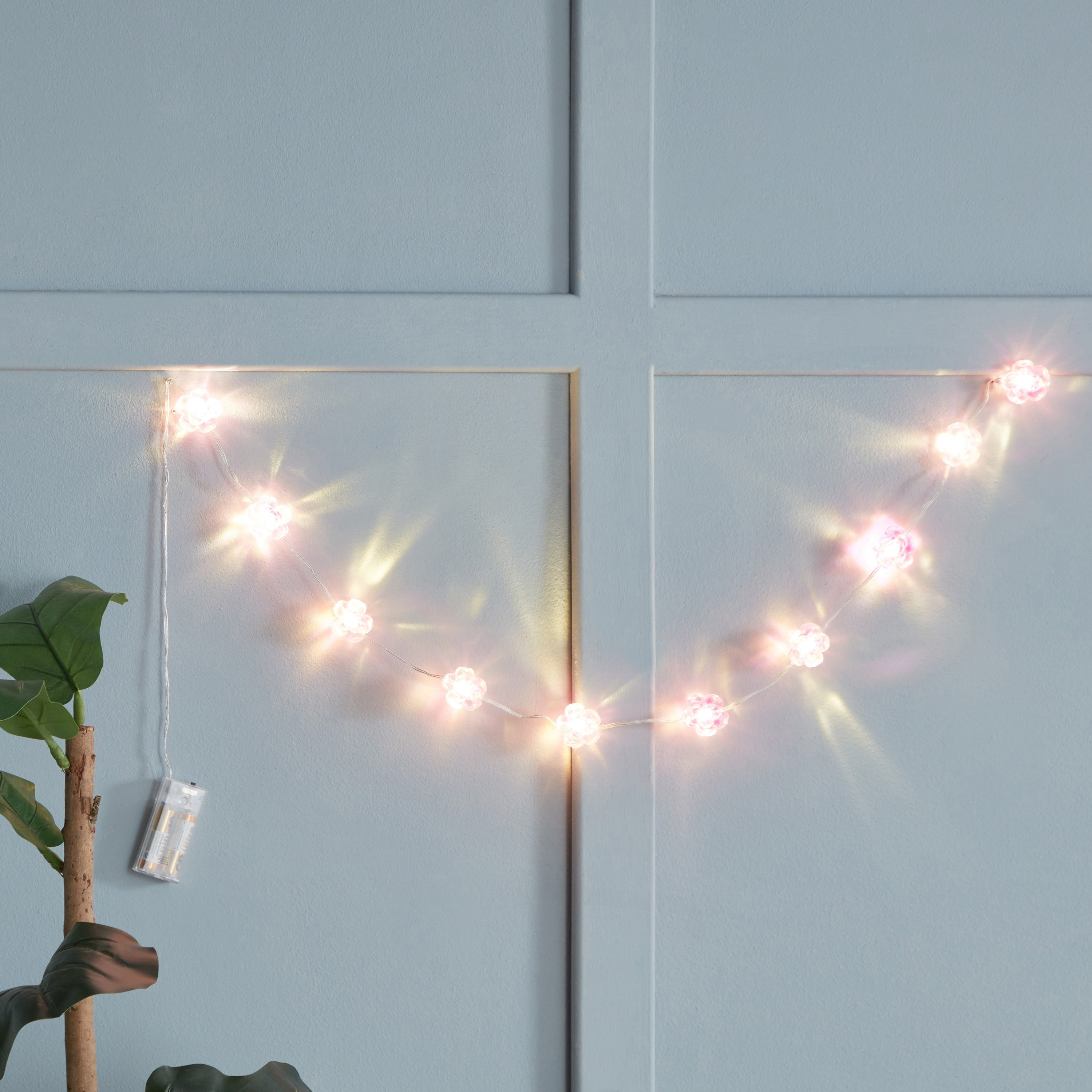 شريط إضاءة إل إي دي بتصميم أزهار من كات - 165 سم-hbxdiningroom-lighting-decorativesandstringlights-image-1