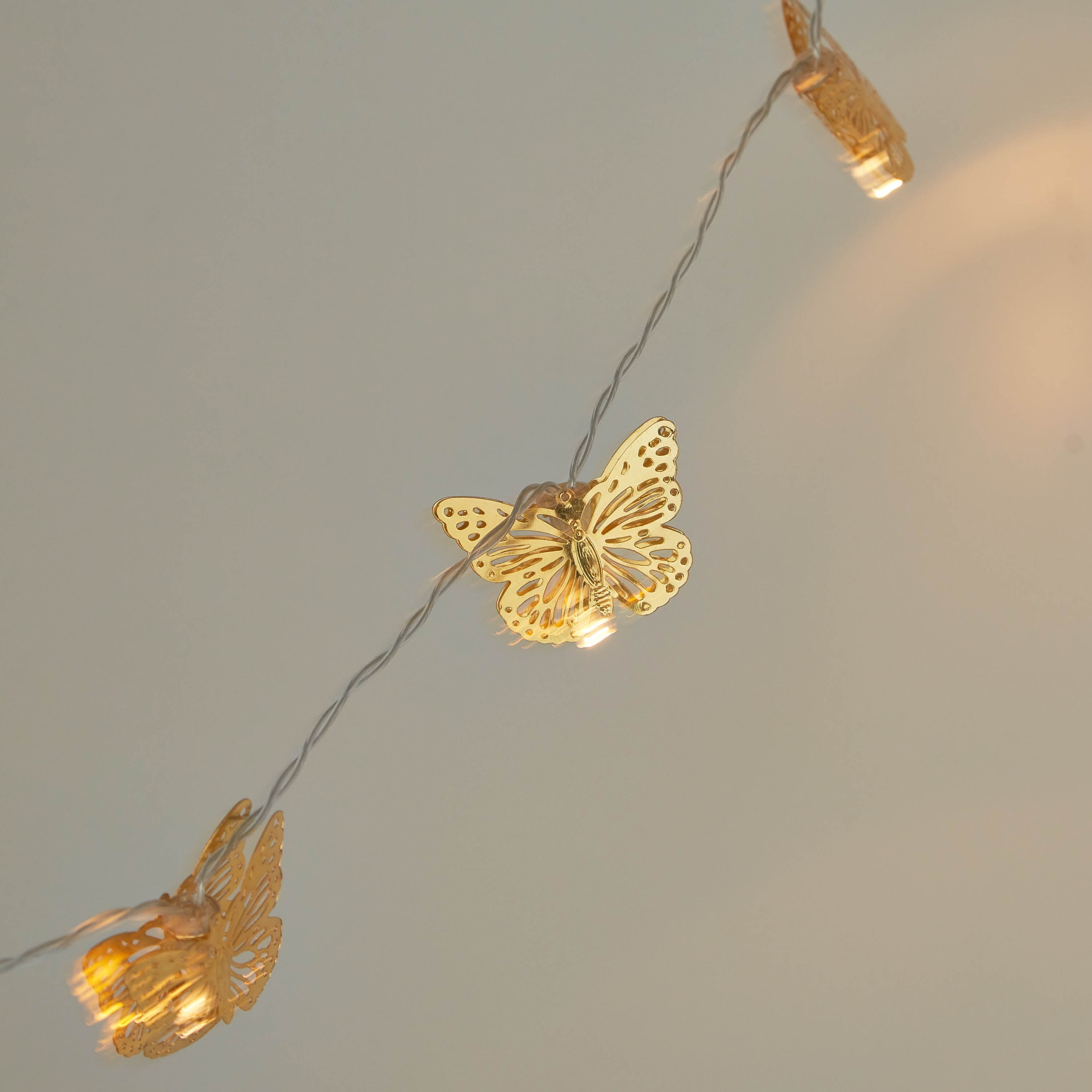 شريط إضاءة إل إي دي بتصميم فراشات من كات - 165 سم-hbxdiningroom-lighting-decorativesandstringlights-image-3