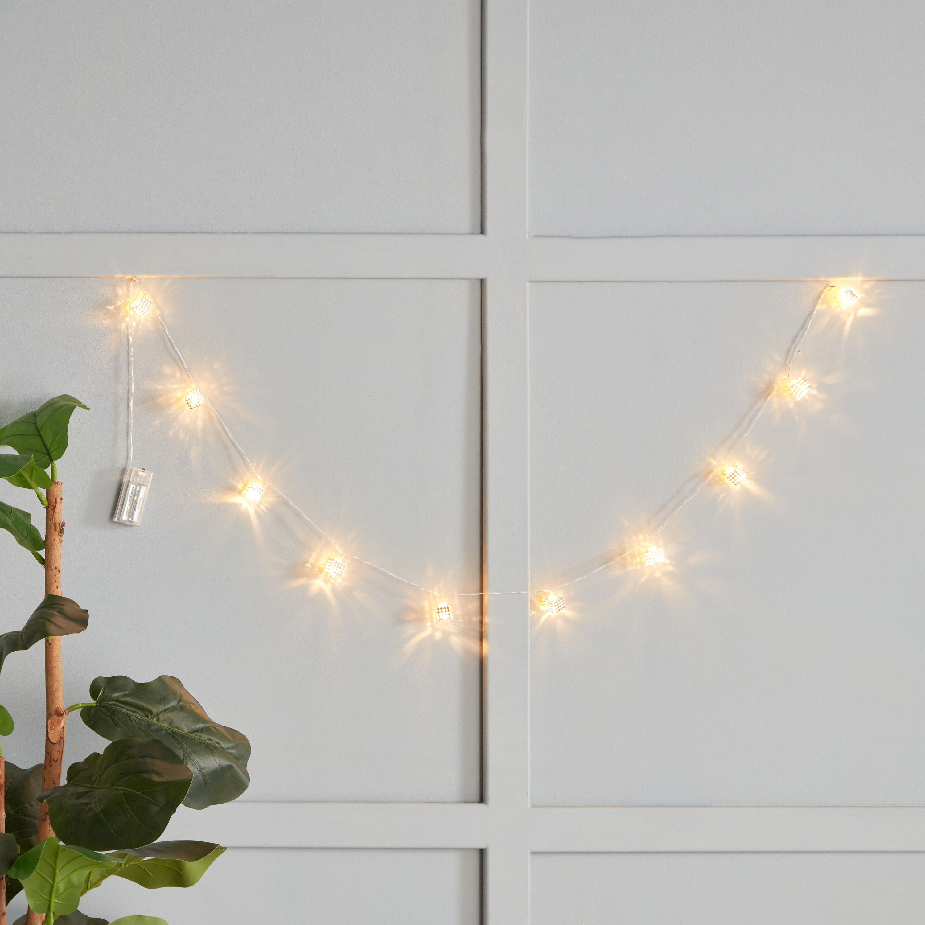 شريط إضاءة إل إي دي من كات - 165 سم-hbxdiningroom-lighting-decorativesandstringlights-image-1