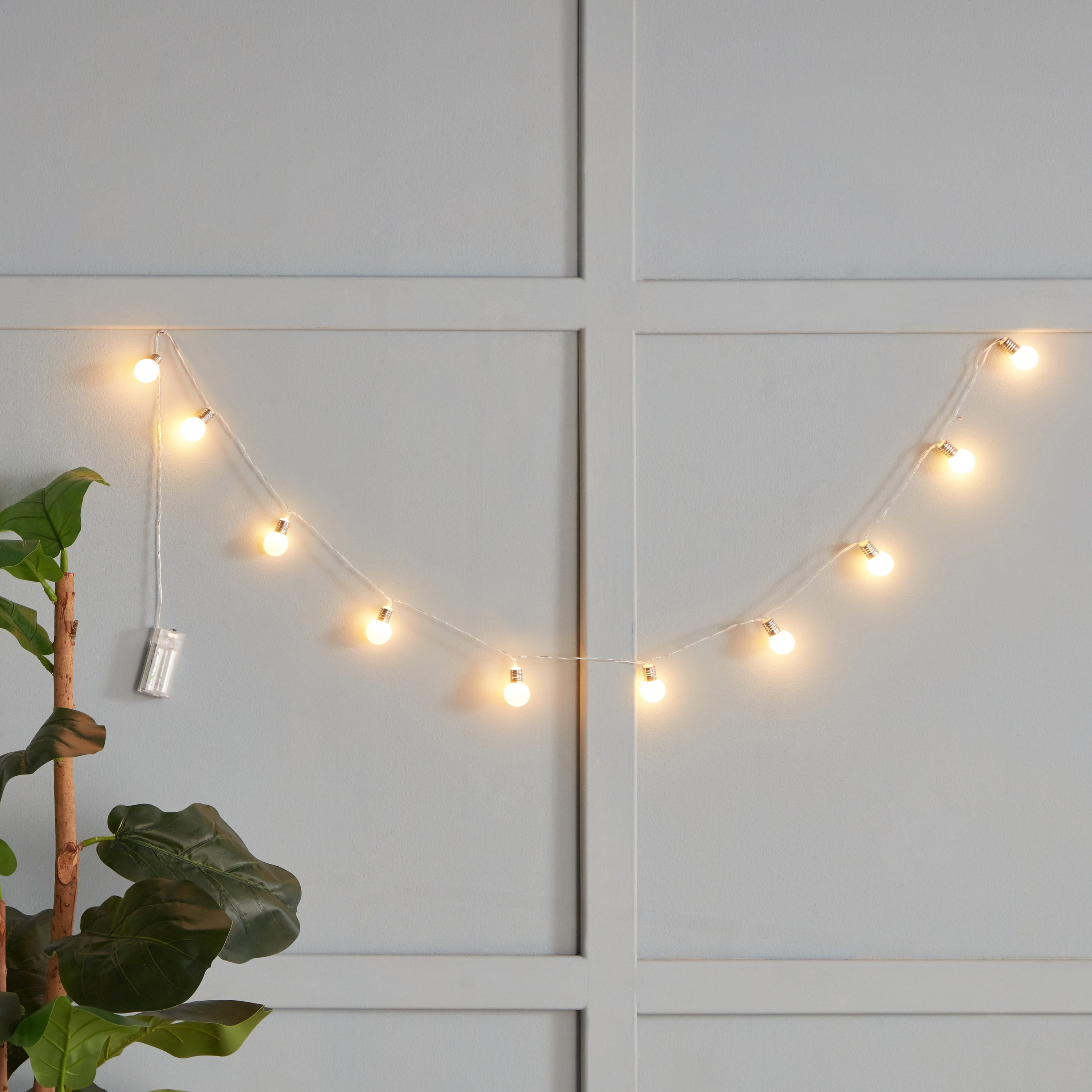 Kat LED Bulb String Light - 165 cm-hbxdiningroom-lighting-decorativesandstringlights-image-1