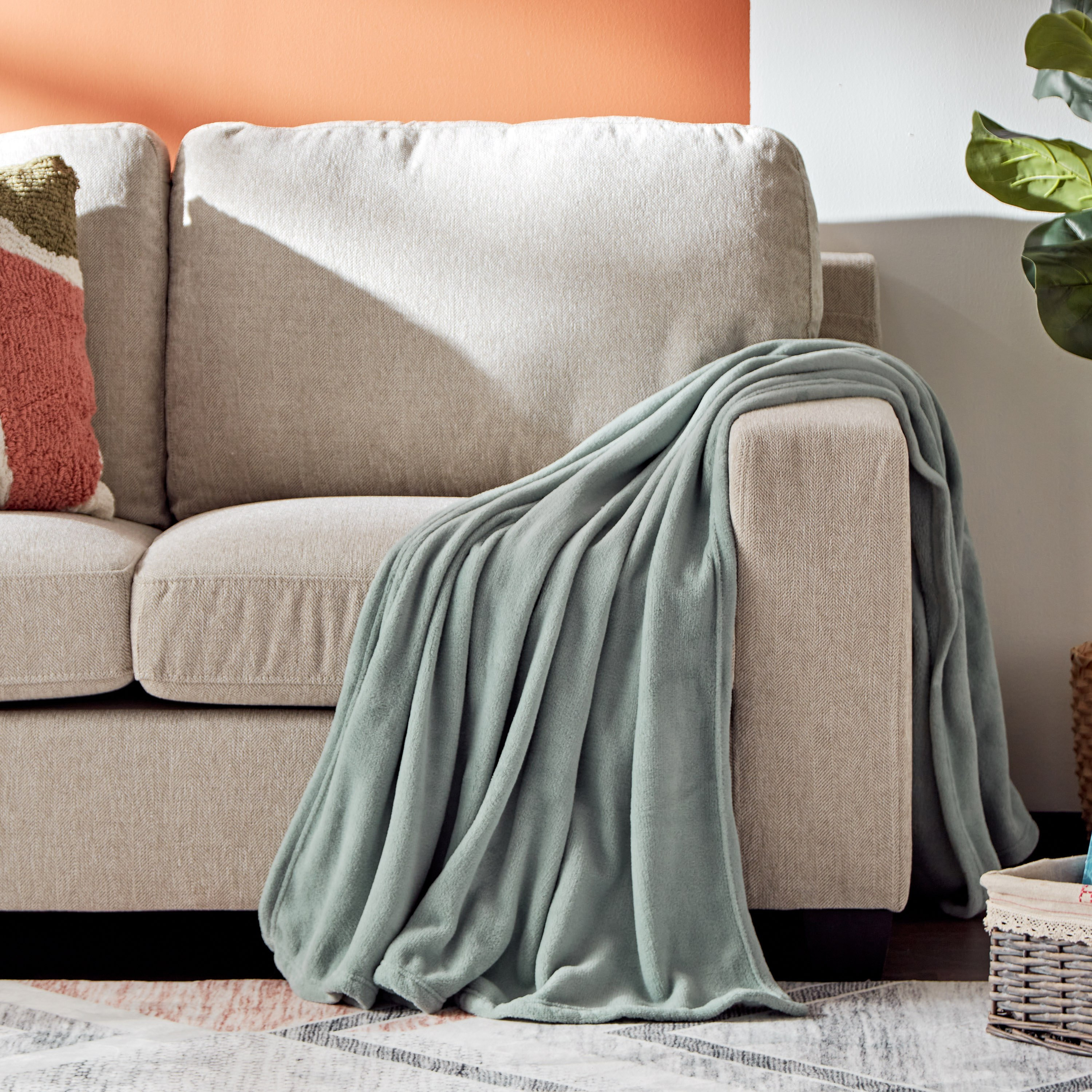 بطانيّة خفيفة صوف كورال سادة من أونتاريو - 170x120 سم-hbxhomeware-hbxbedroom-image-1