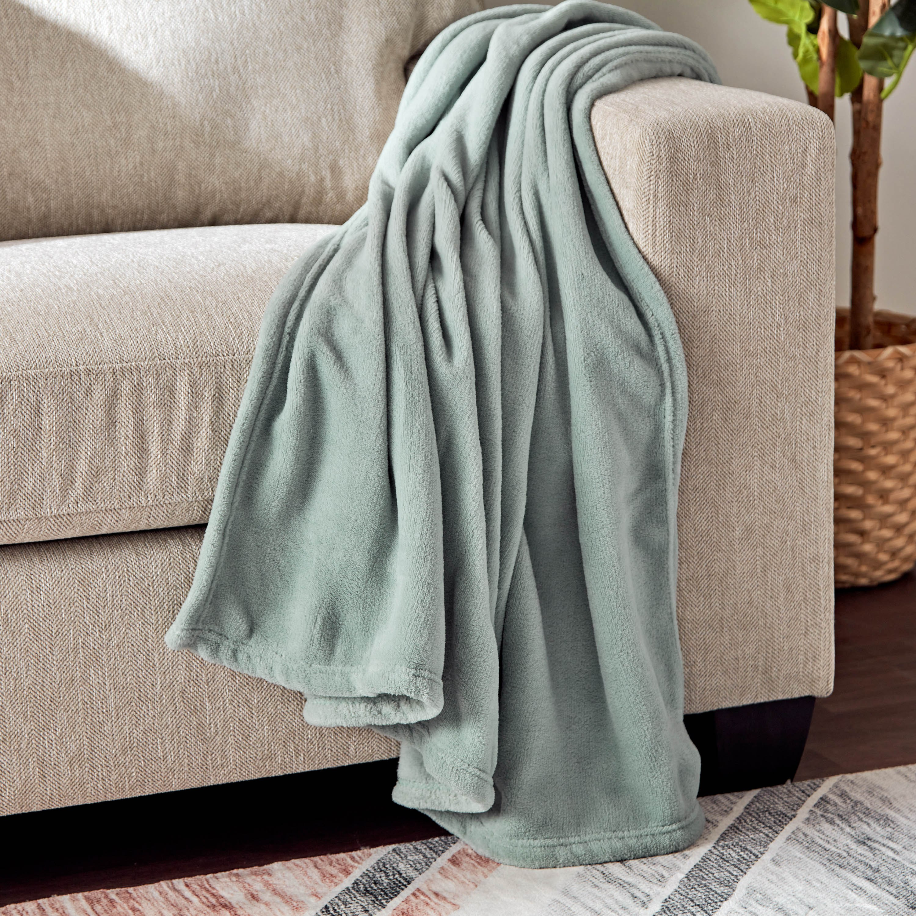 بطانيّة خفيفة صوف كورال سادة من أونتاريو - 170x120 سم-hbxhomeware-hbxbedroom-image-2