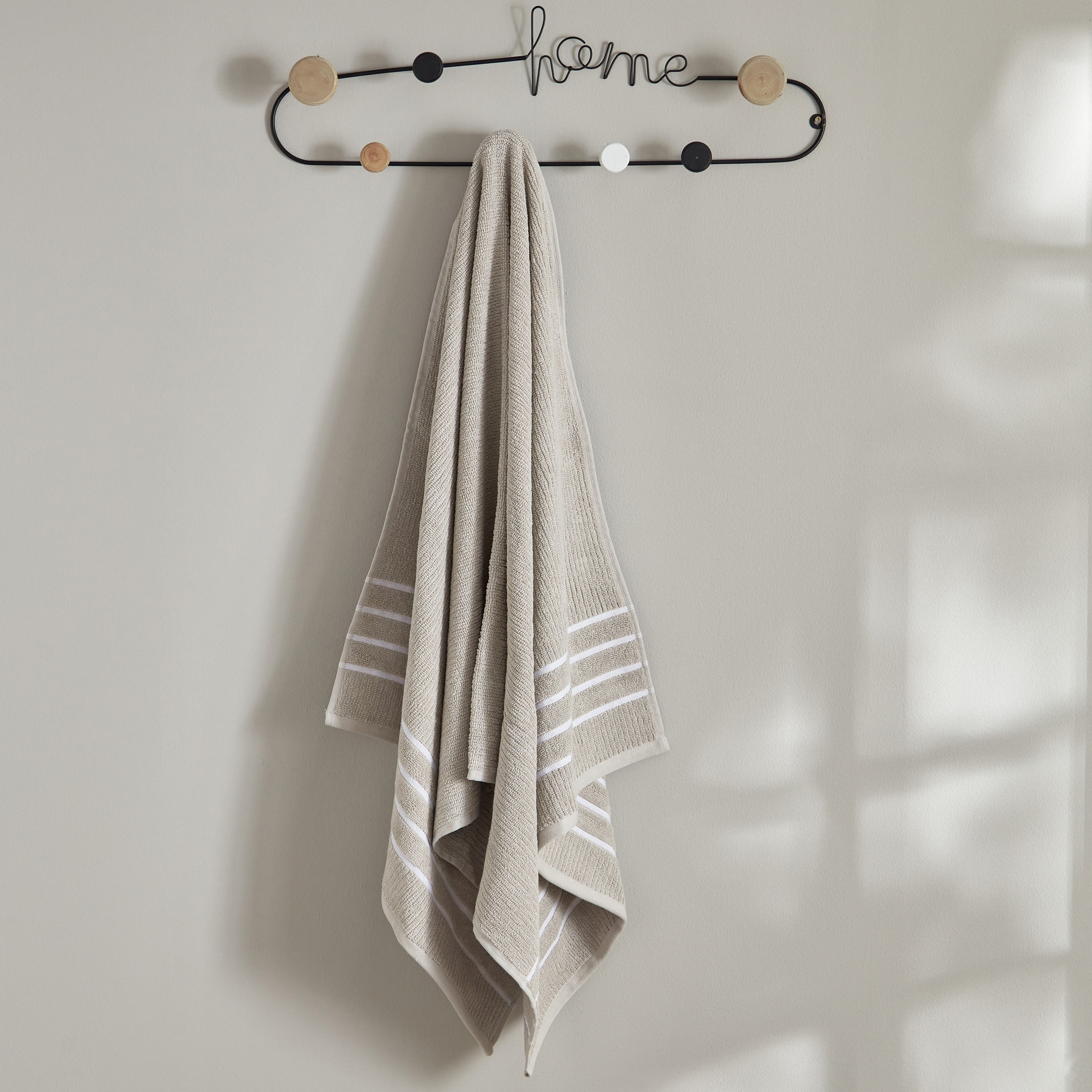 منشفة استحمام قطن مضلعة من ماتيو - 136x68 سم-hbxbathroom-bathroomtextiles-image-1