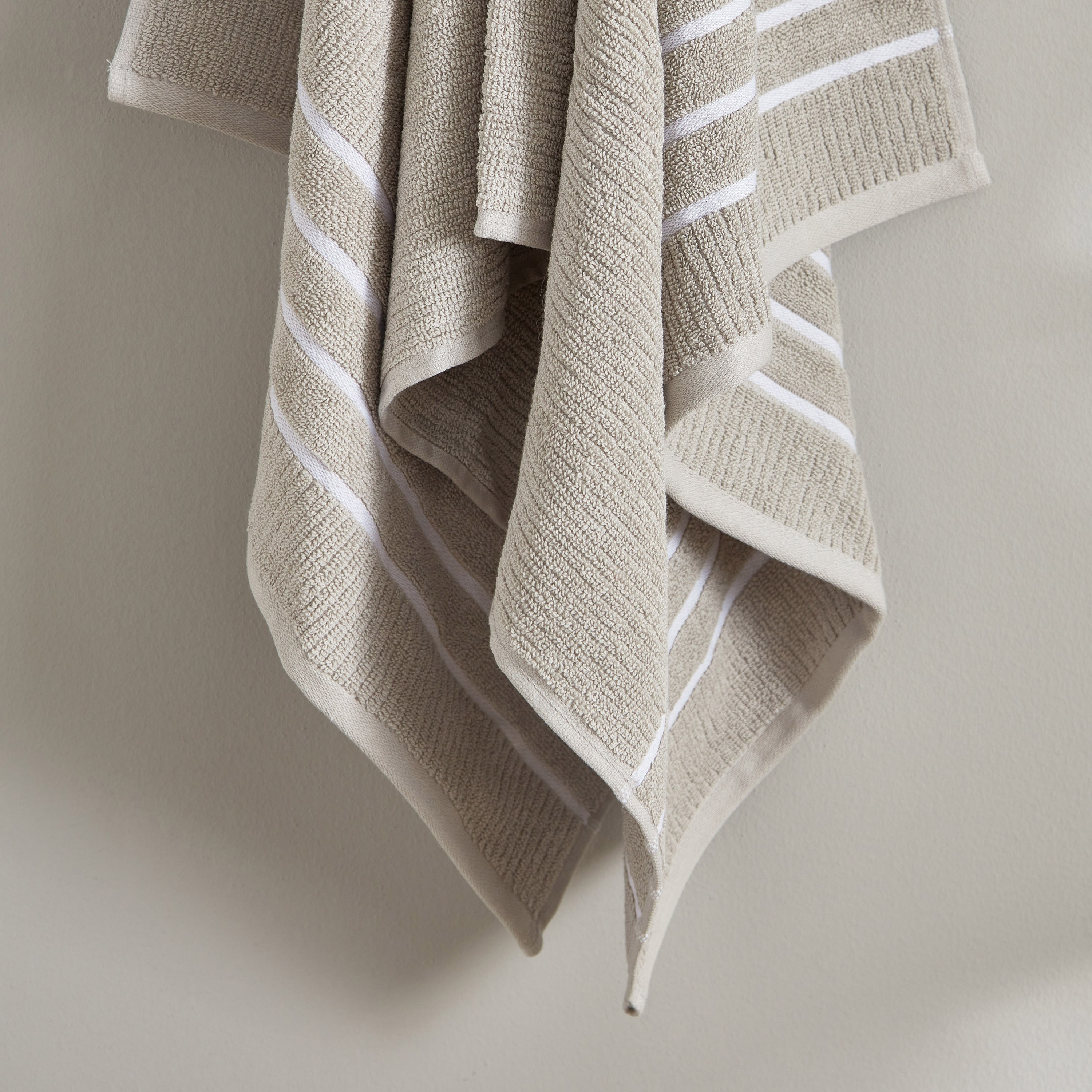 منشفة استحمام قطن مضلعة من ماتيو - 136x68 سم-hbxbathroom-bathroomtextiles-image-4