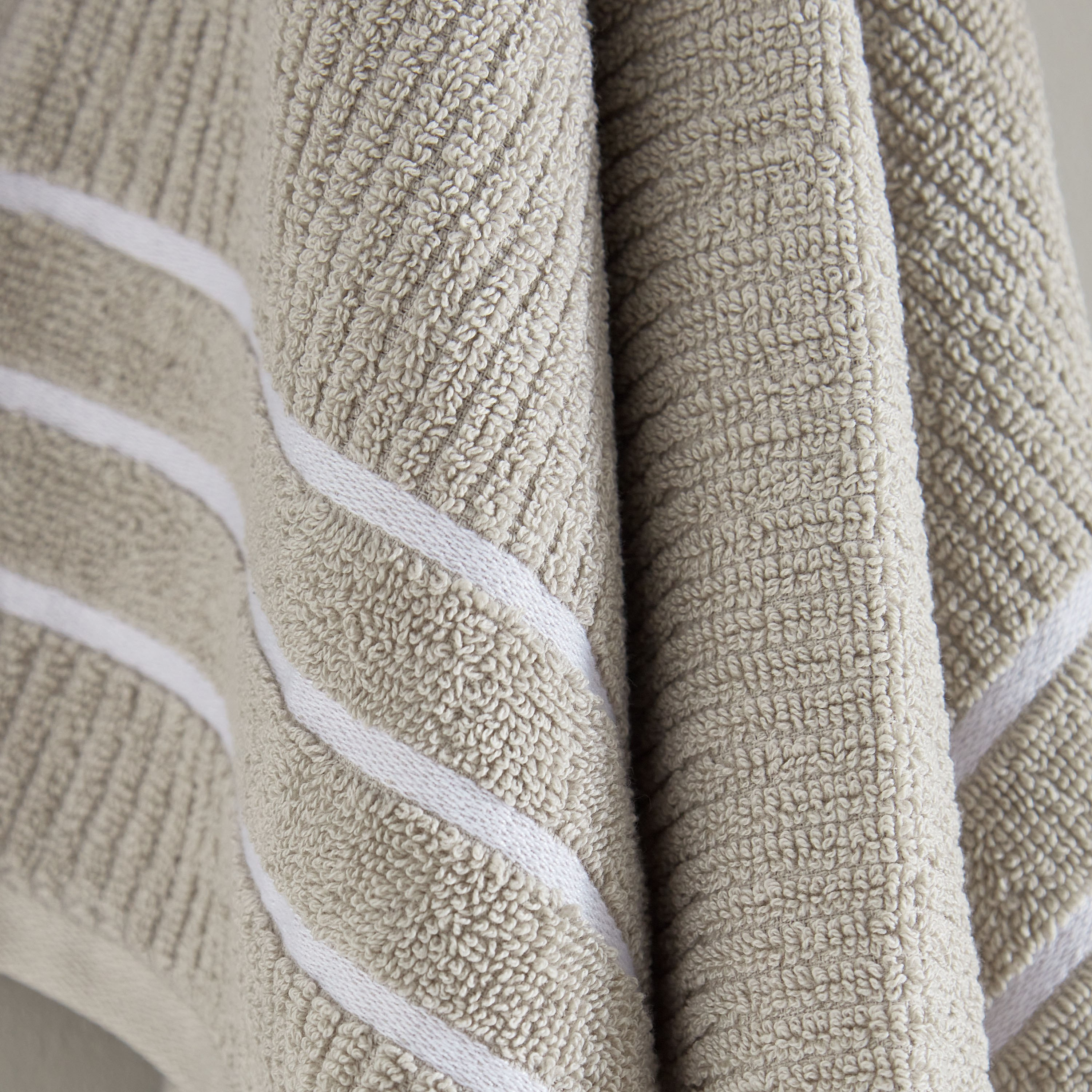 منشفة يد قطن مضلّعة من ماتيو - 70x40 سم-hbxbathroom-bathroomtextiles-image-3