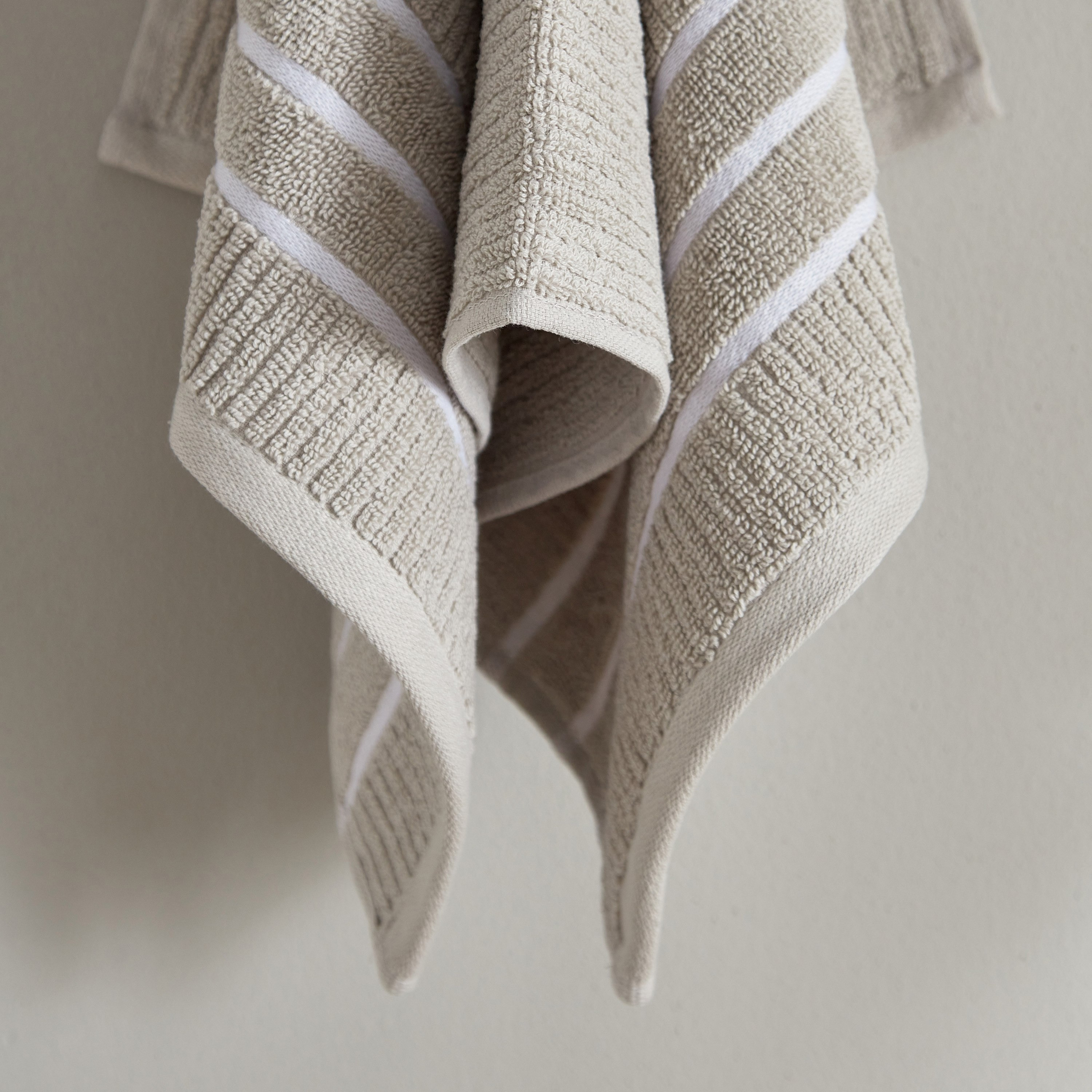 منشفة يد قطن مضلّعة من ماتيو - 70x40 سم-hbxbathroom-bathroomtextiles-image-4