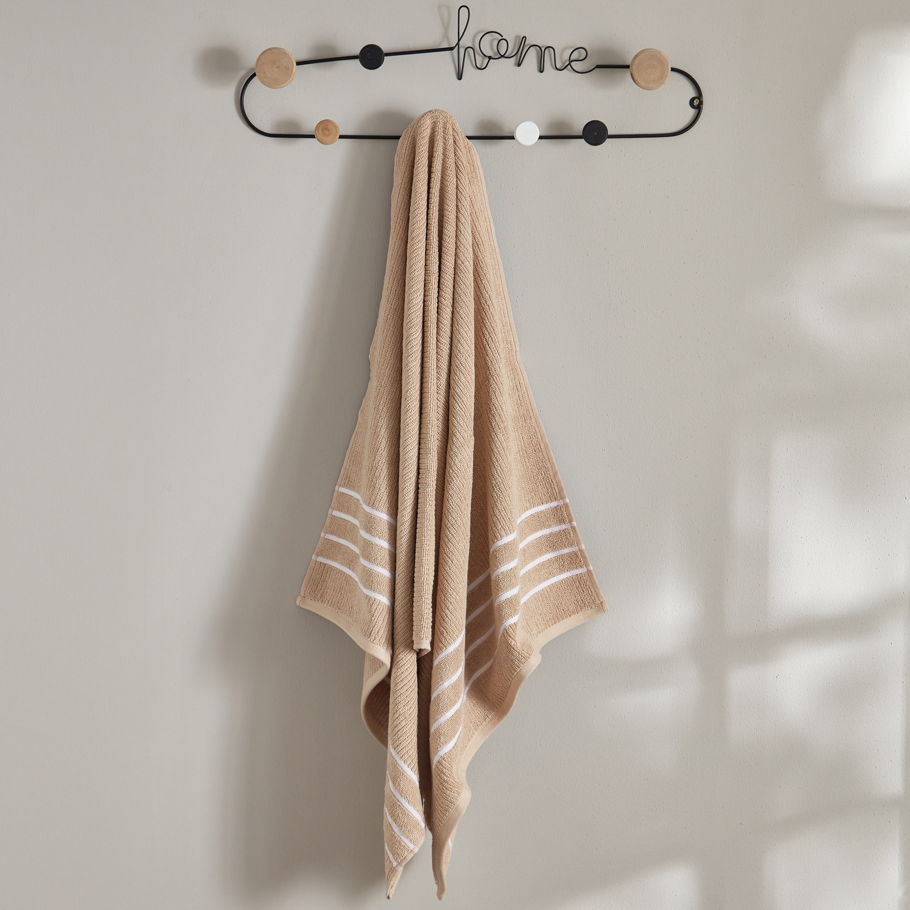 منشفة استحمام قطن مضلعة من ماتيو - 136x68 سم-hbxbathroom-bathroomtextiles-image-1