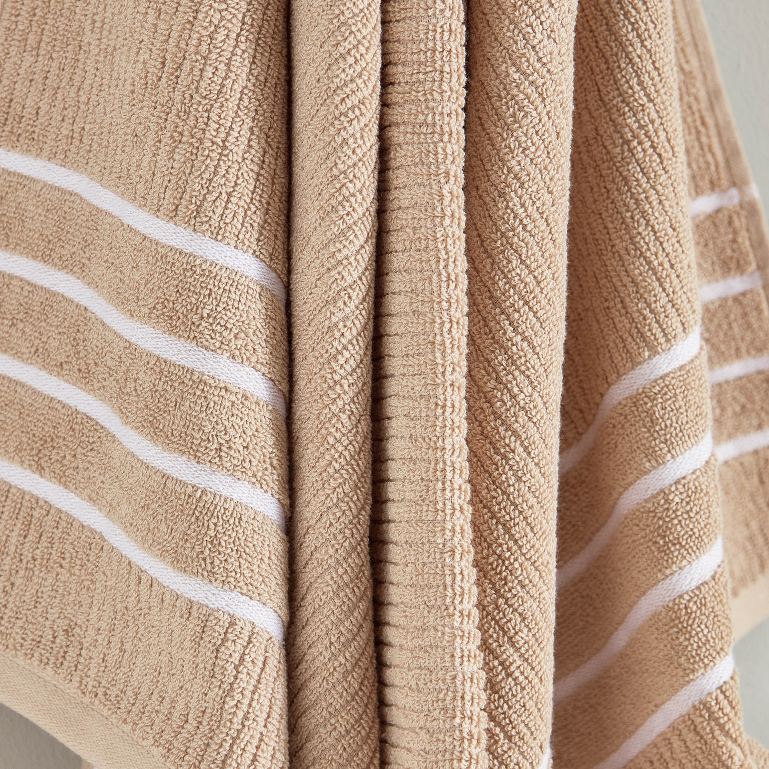 منشفة استحمام قطن مضلعة من ماتيو - 136x68 سم-hbxbathroom-bathroomtextiles-image-3