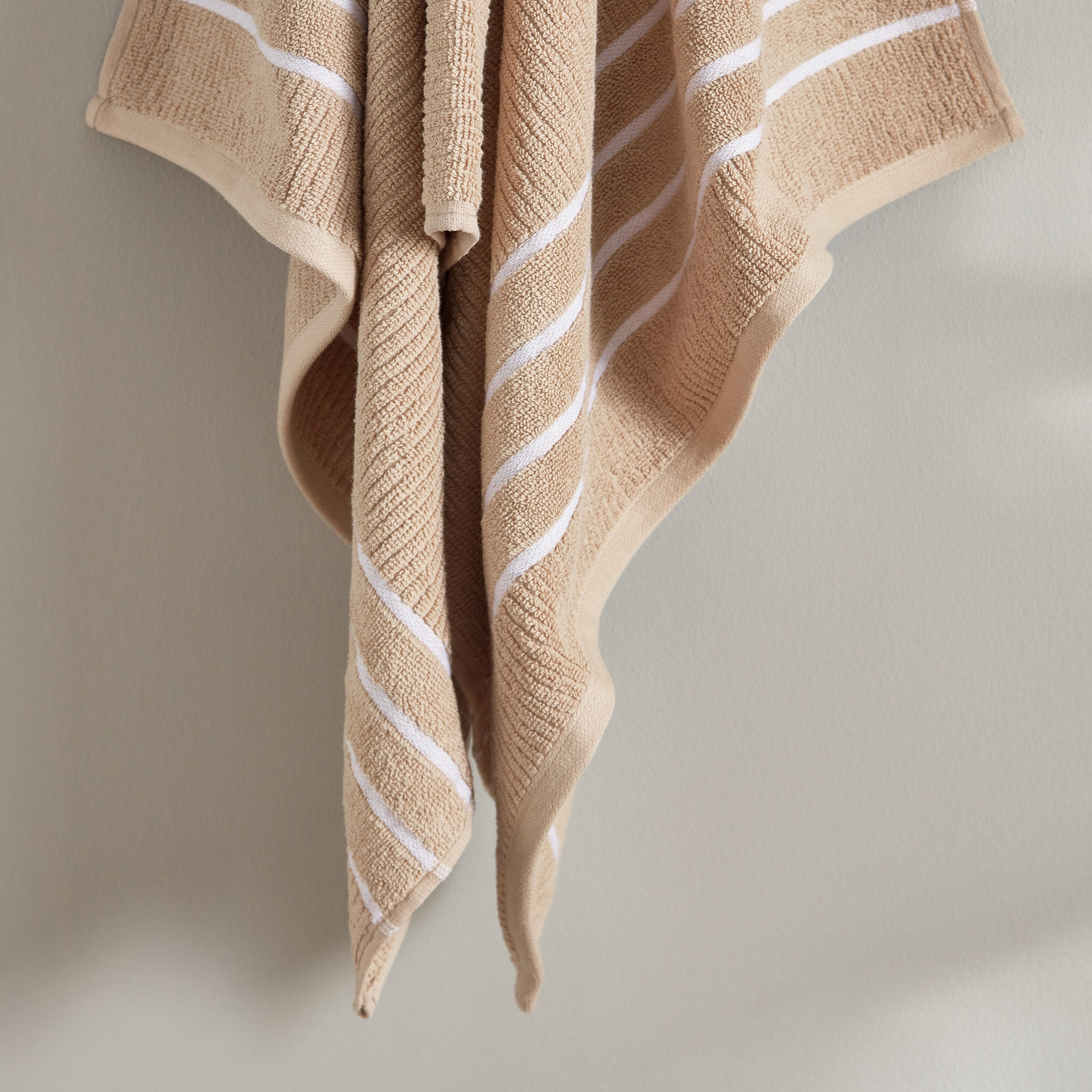 منشفة استحمام قطن مضلعة من ماتيو - 136x68 سم-hbxbathroom-bathroomtextiles-image-4
