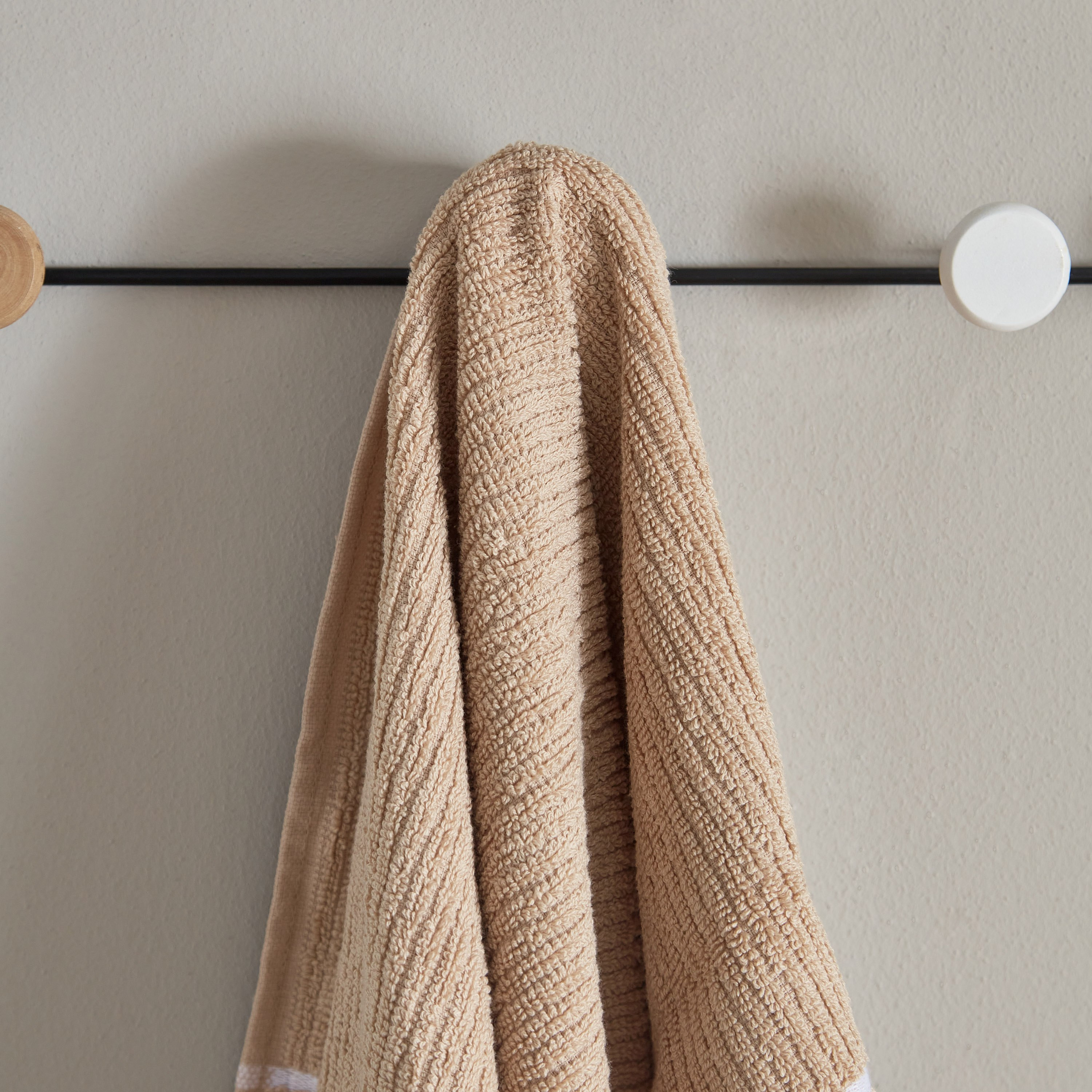 منشفة يد قطن مضلّعة من ماتيو - 70x40 سم-hbxbathroom-bathroomtextiles-image-2