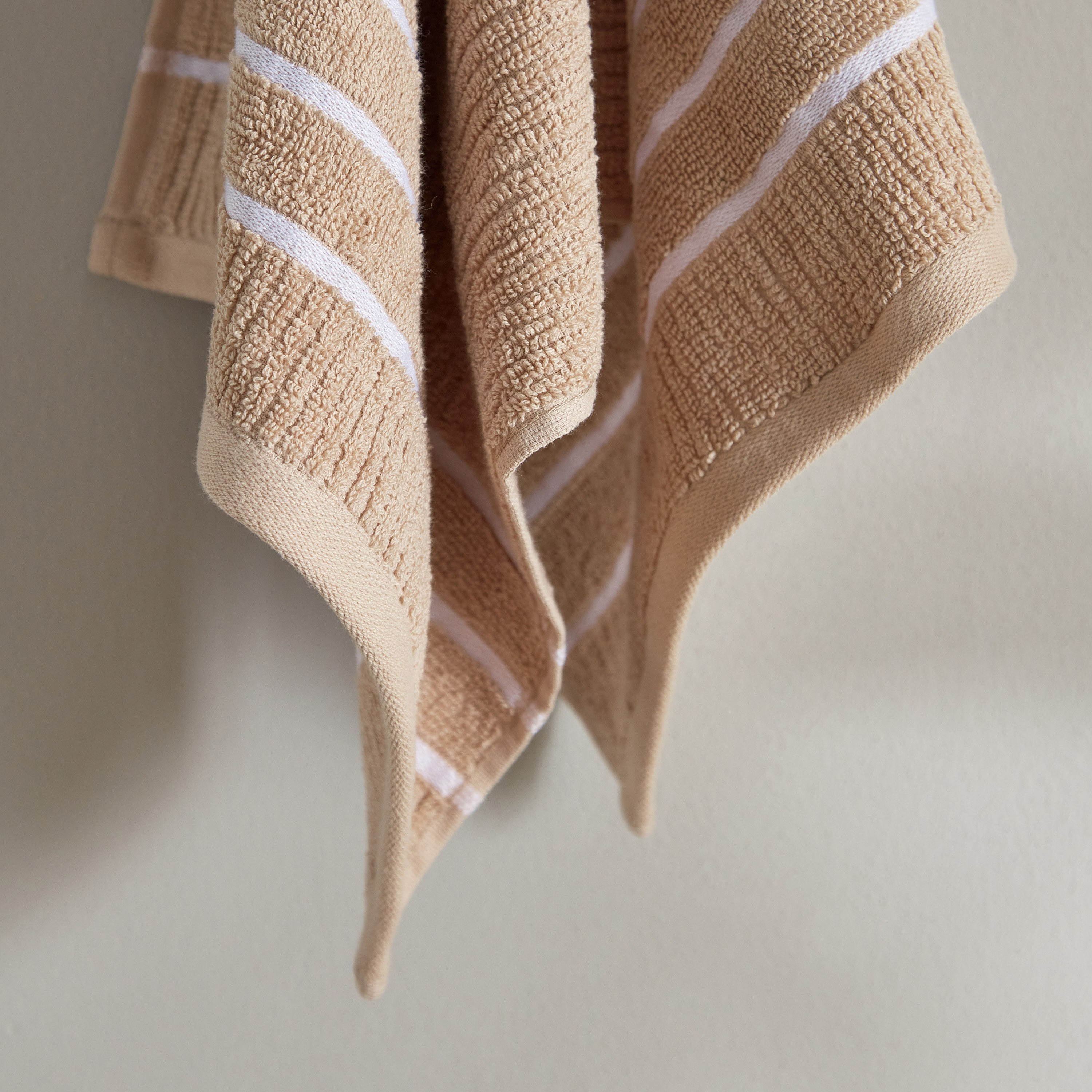 منشفة يد قطن مضلّعة من ماتيو - 70x40 سم-hbxbathroom-bathroomtextiles-image-4