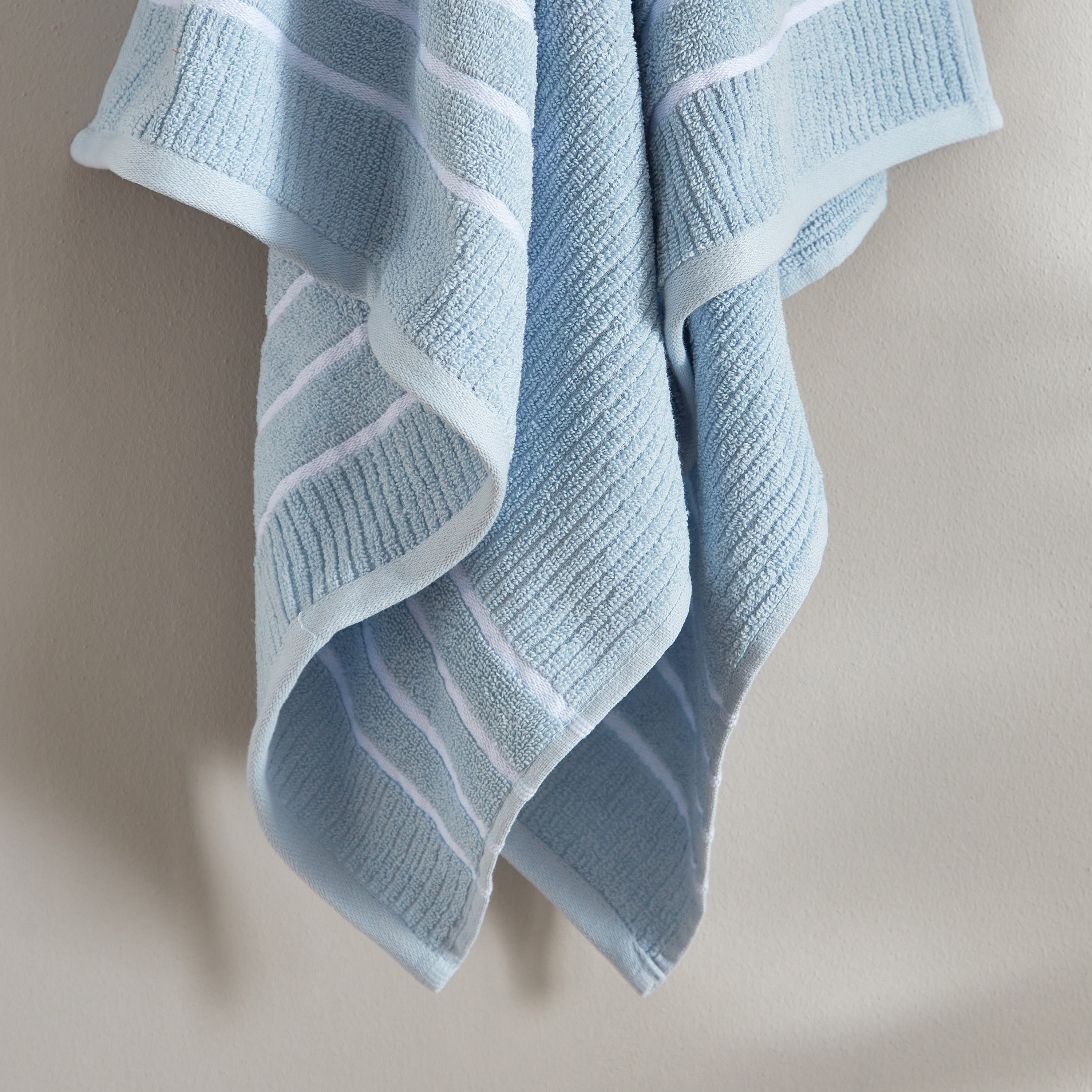 منشفة استحمام قطني مضلعة من ماتيو - 136x68 سم-hbxbathroom-bathroomtextiles-image-4