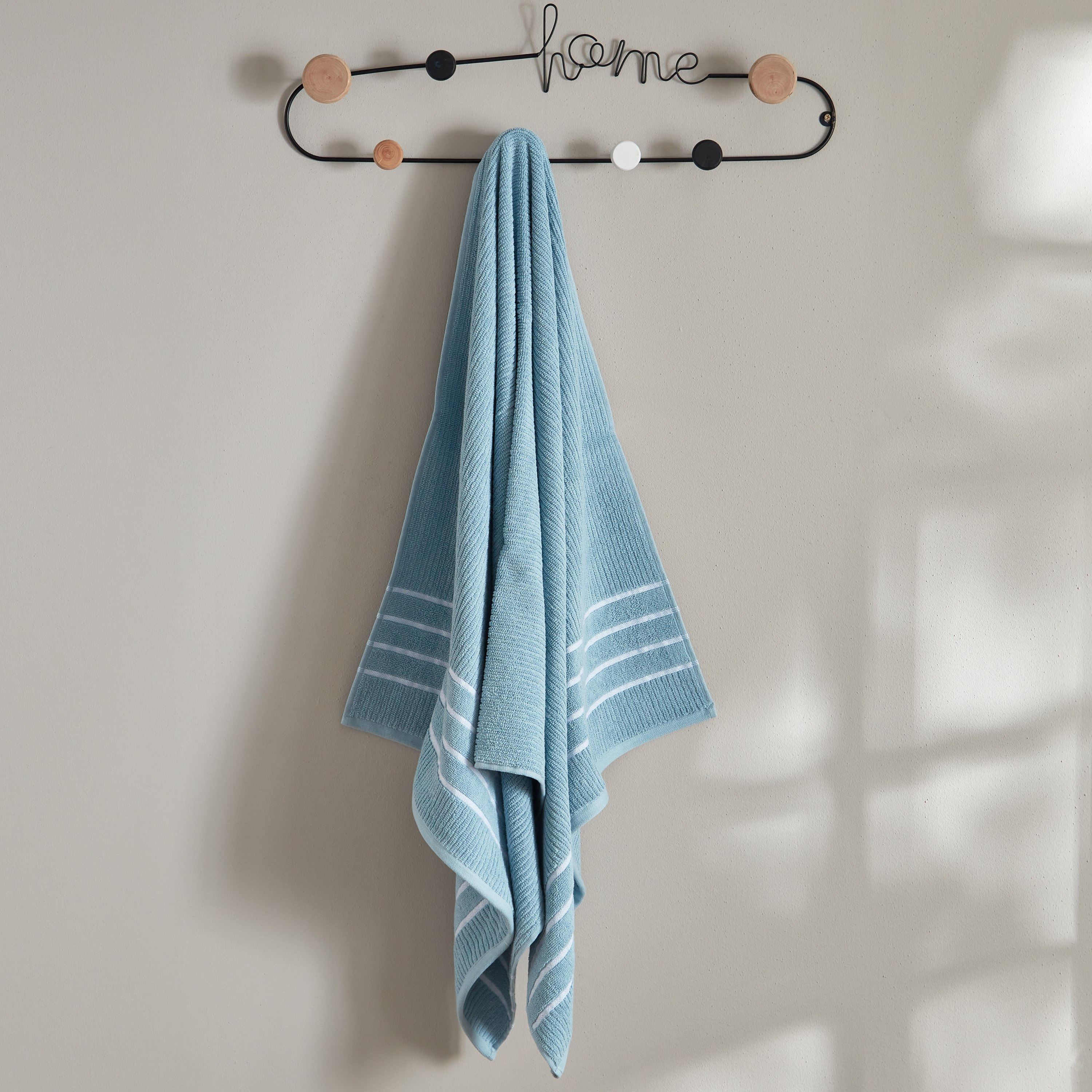منشفة استحمام قطني مضلعة من ماتيو - 136x68 سم-hbxbathroom-bathroomtextiles-image-1
