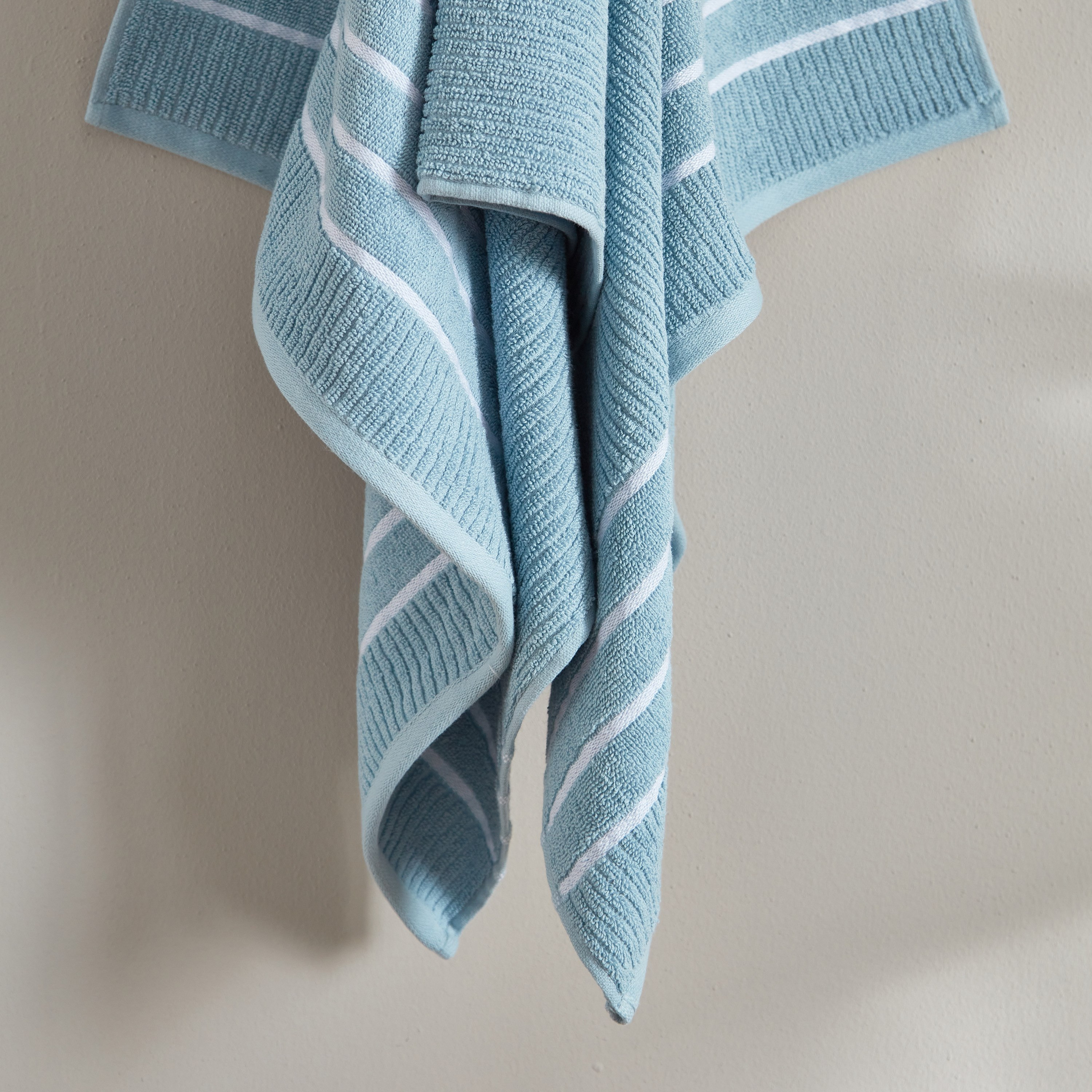 منشفة استحمام قطني مضلعة من ماتيو - 136x68 سم-hbxbathroom-bathroomtextiles-image-4